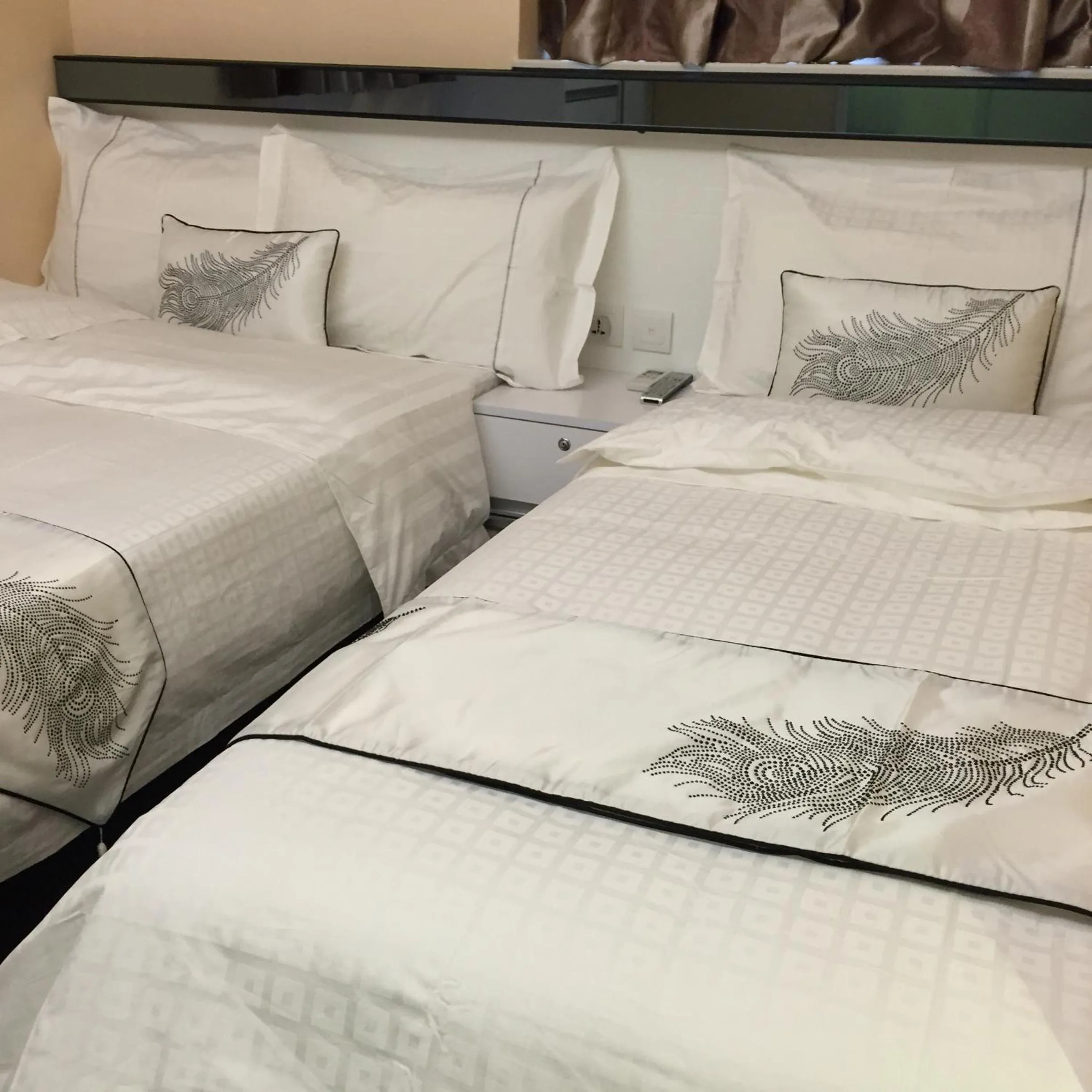 Bed in Seasons Hotel - Causeway Bay