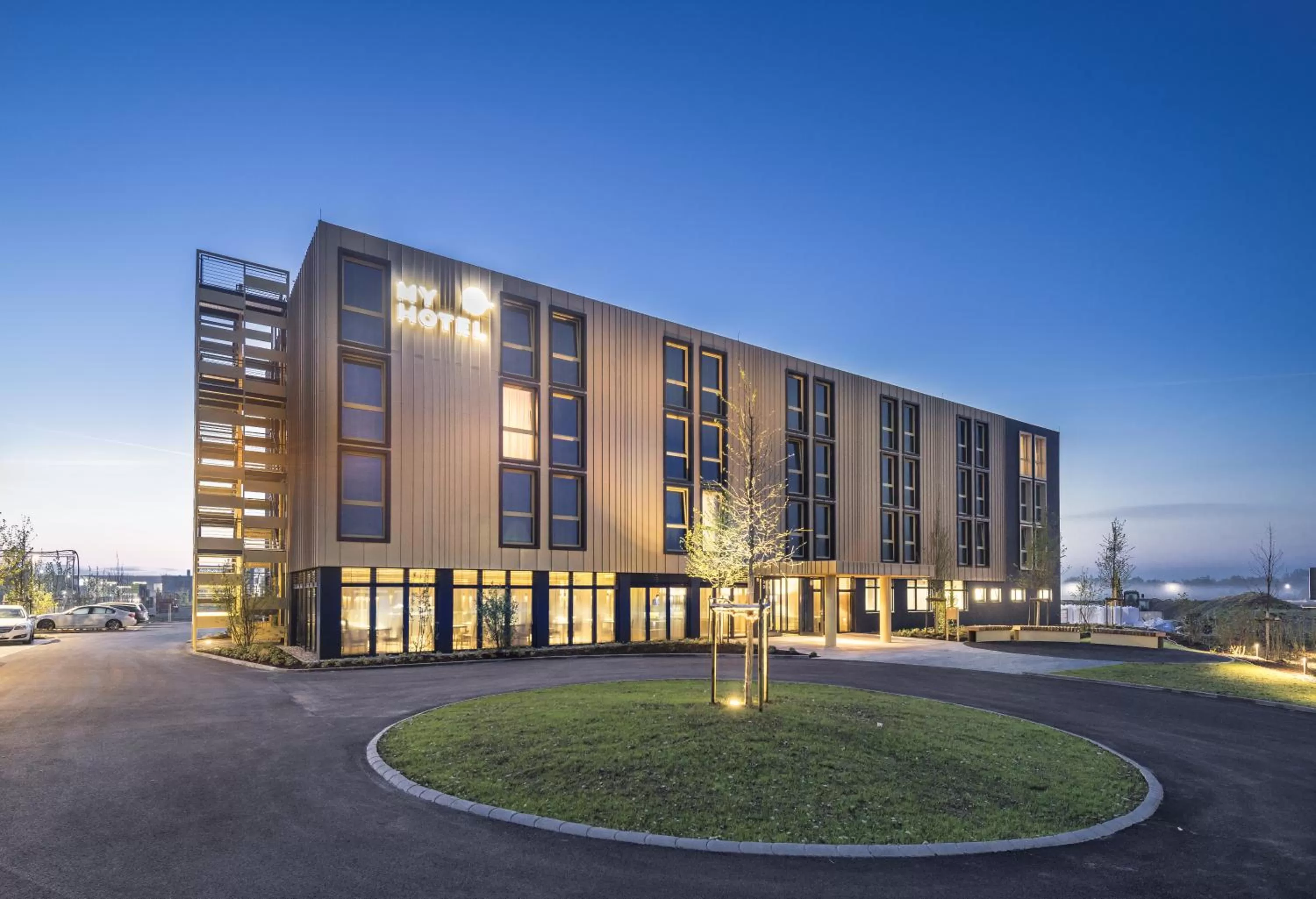 Facade/entrance in MYHOTEL München Olching