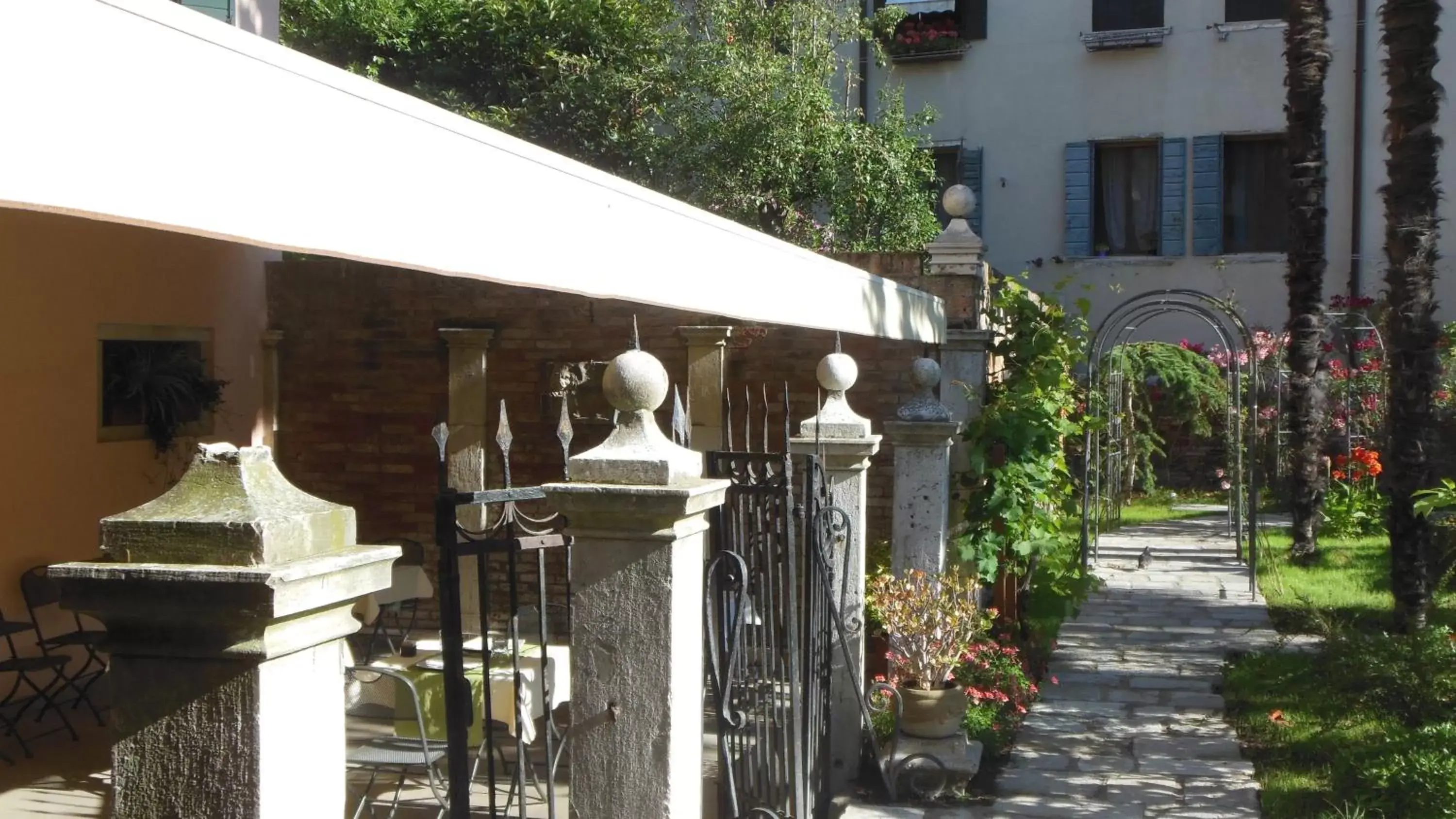 Garden, BBQ Facilities in Hotel Sant'Antonin