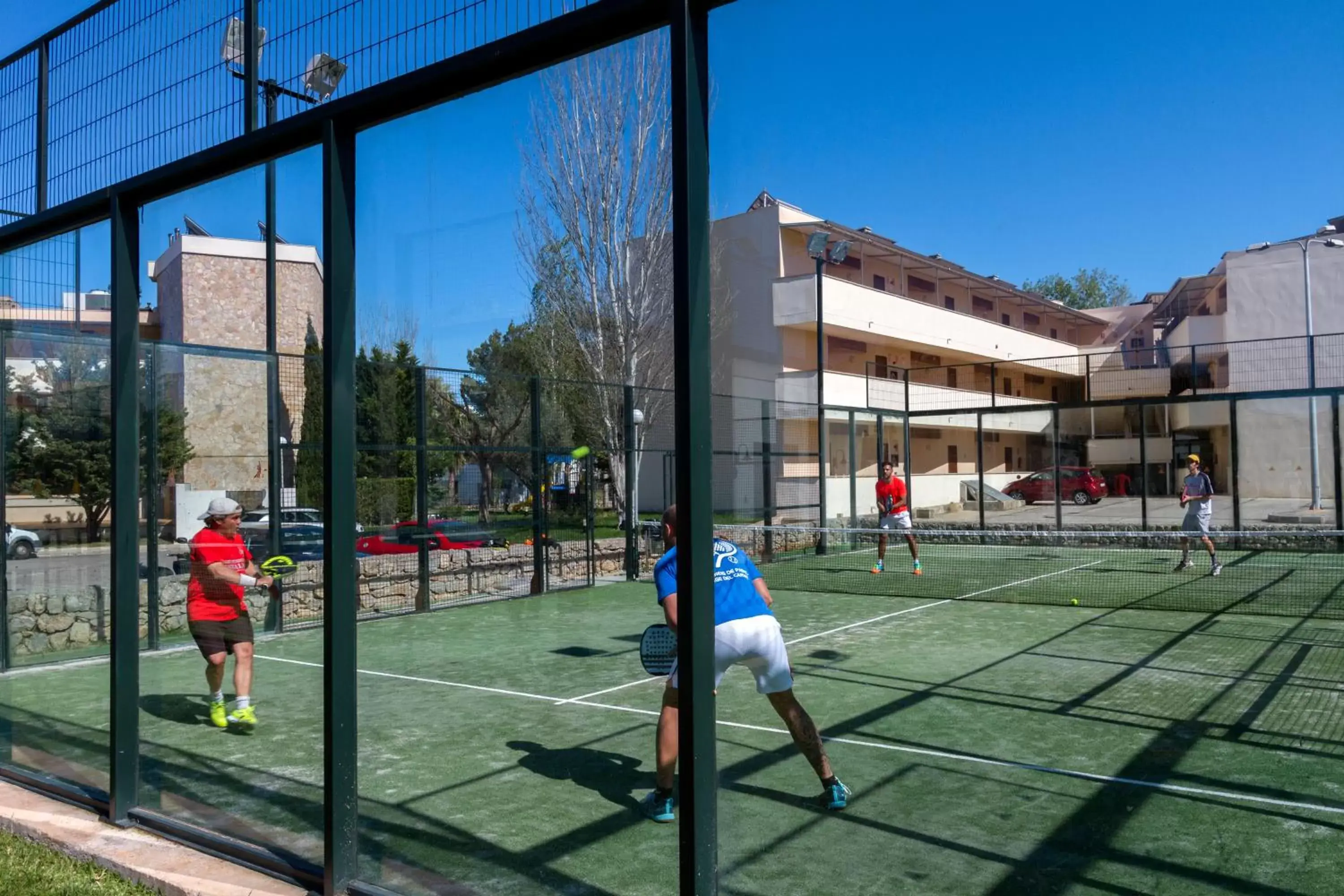 Tennis court in Duvabitat Apartments