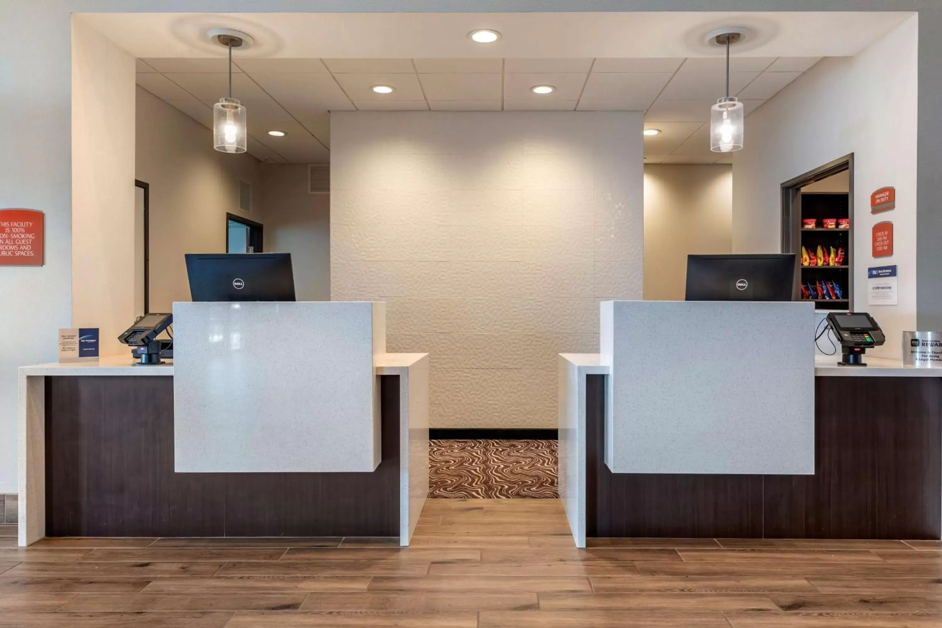 Lobby or reception, TV/Entertainment Center in Best Western Plus Desert View Inn & Suites