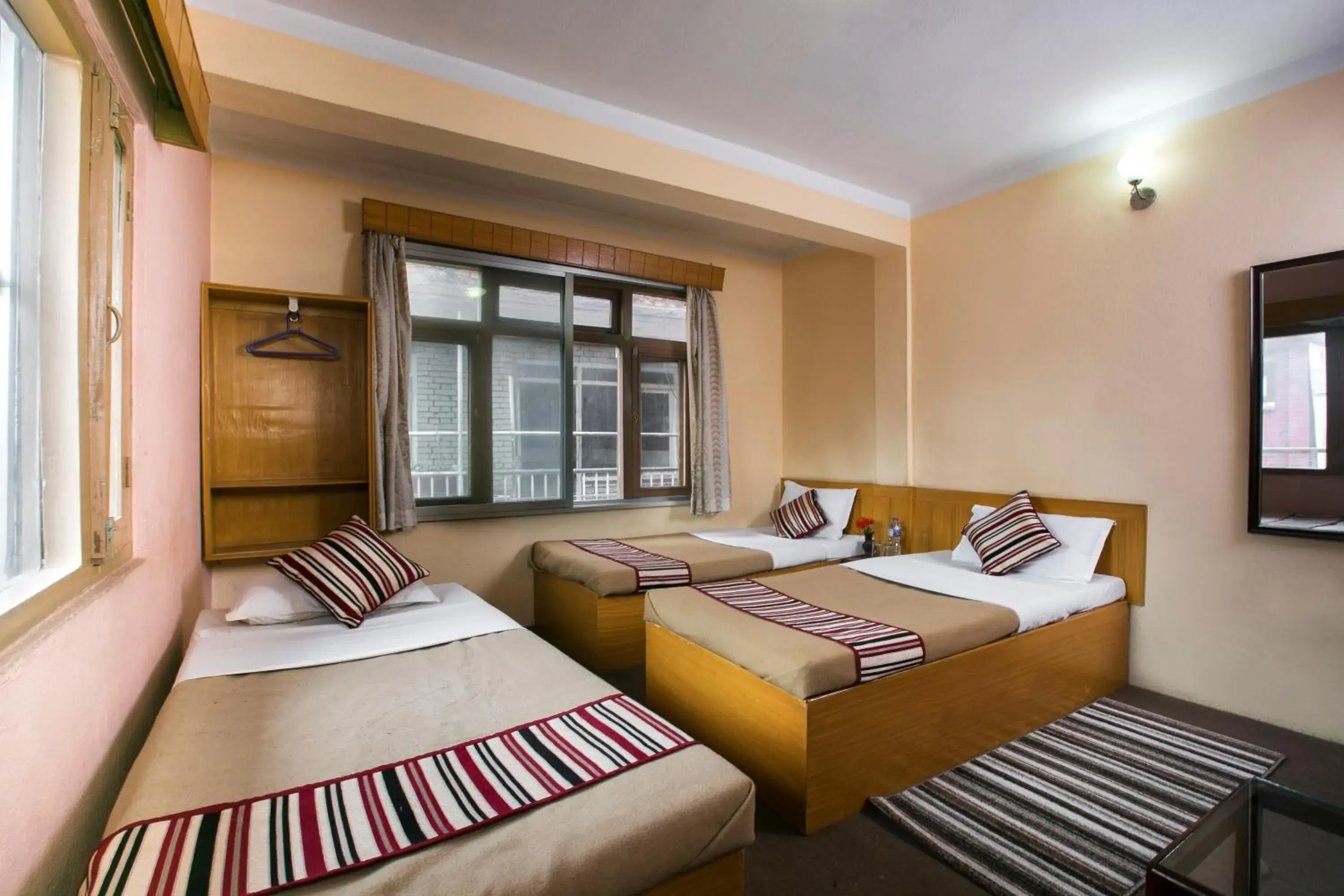 Economy Triple Room in Hotel Nana Economy Triple Room in Hotel Nana