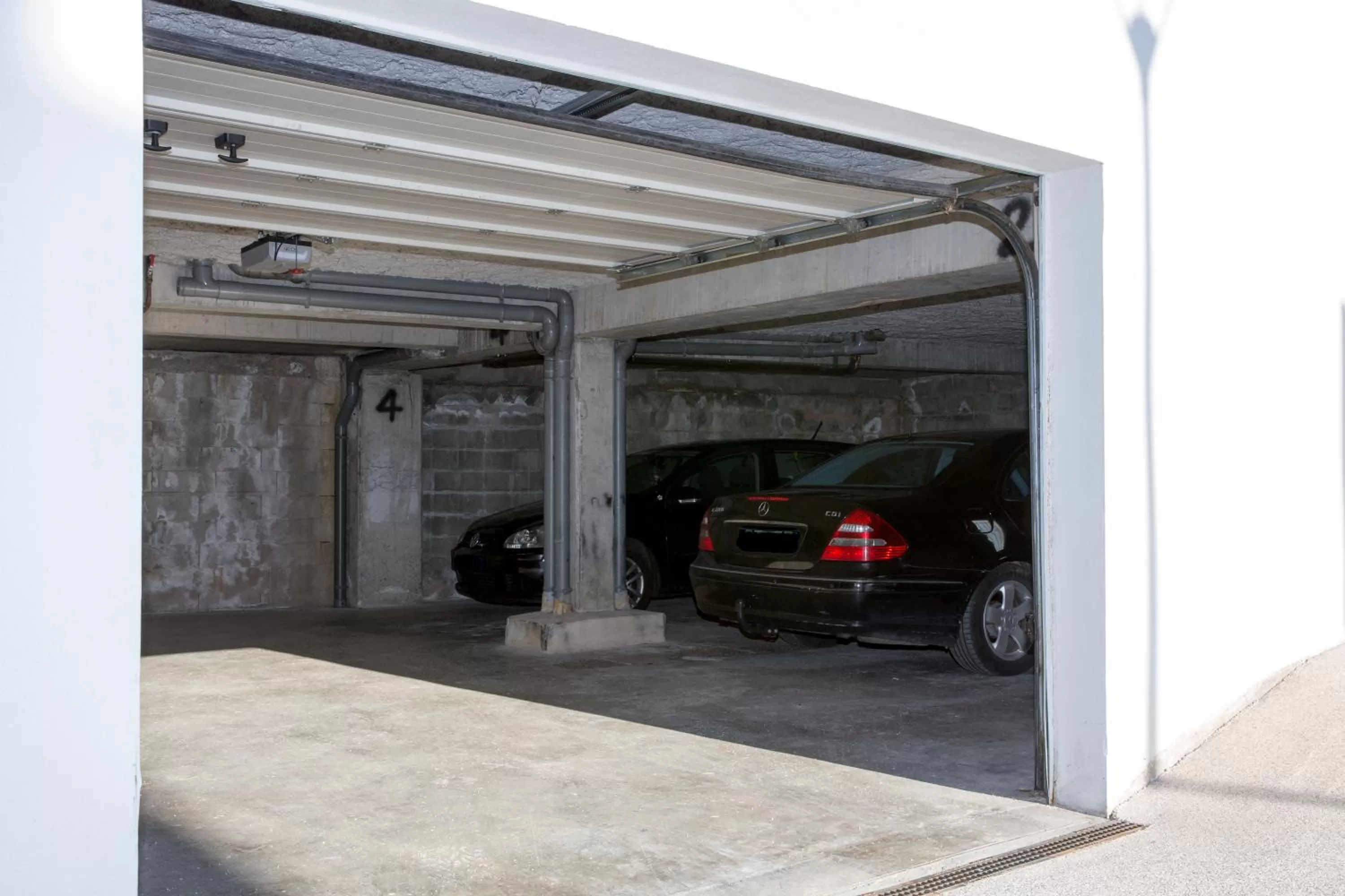 Parking in Hôtel & Appart-hôtel Olatua