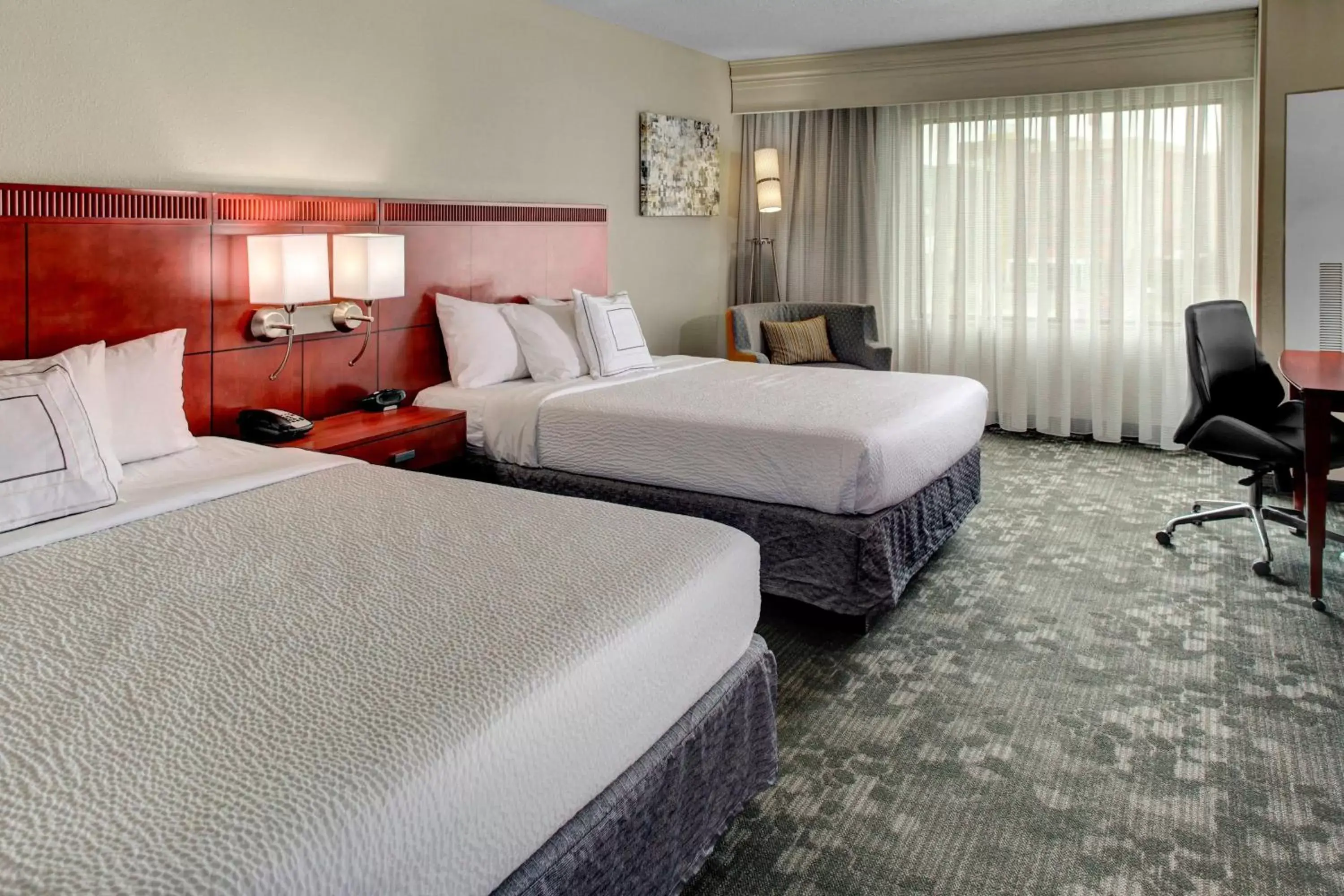 Photo of the whole room, Bed in Courtyard by Marriott Anniston Oxford