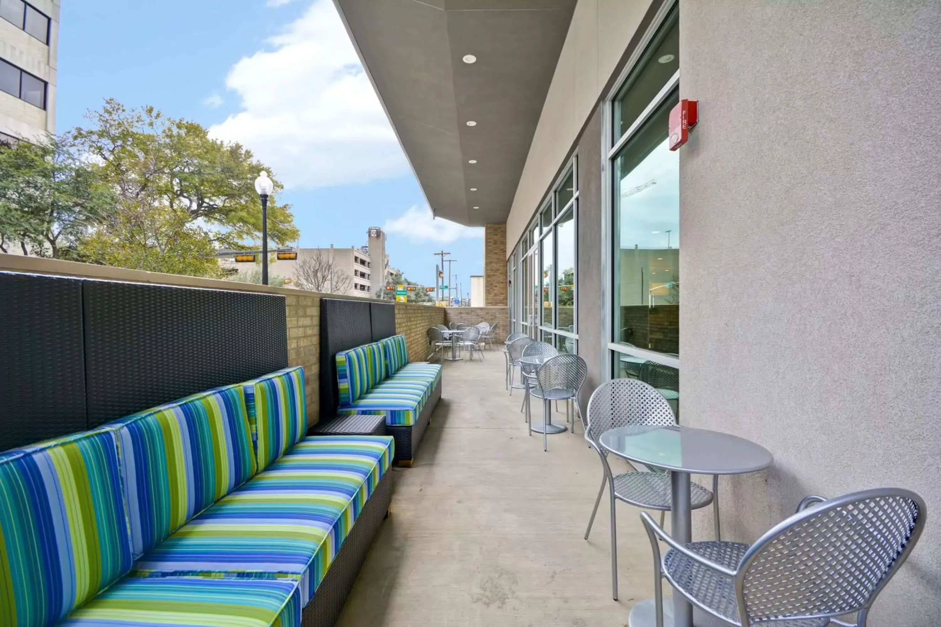 Property building, Balcony/Terrace in Home2 Suites by Hilton Dallas Downtown at Baylor Scott & White
