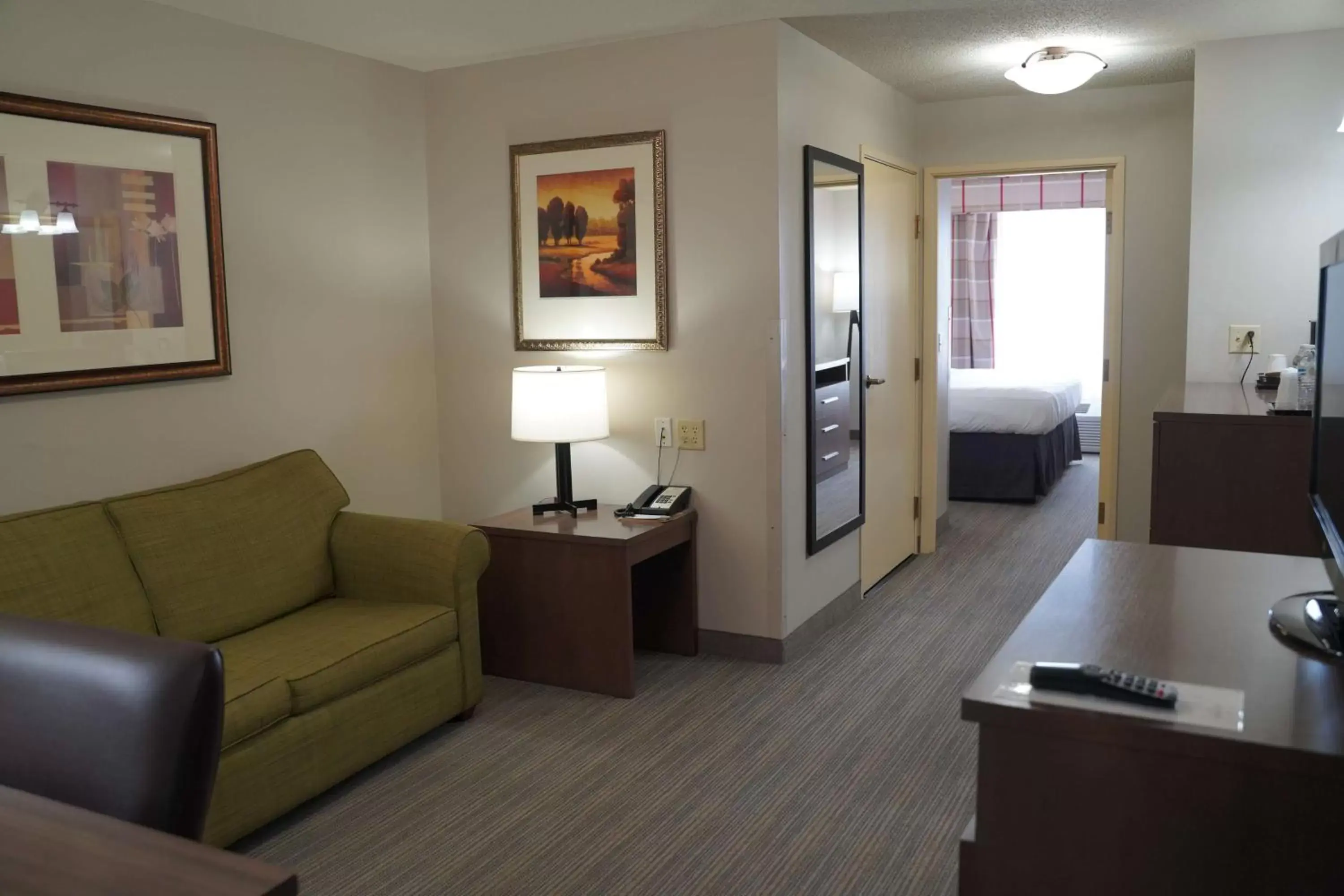 Photo of the whole room, Seating Area in Country Inn & Suites by Radisson, Watertown, SD