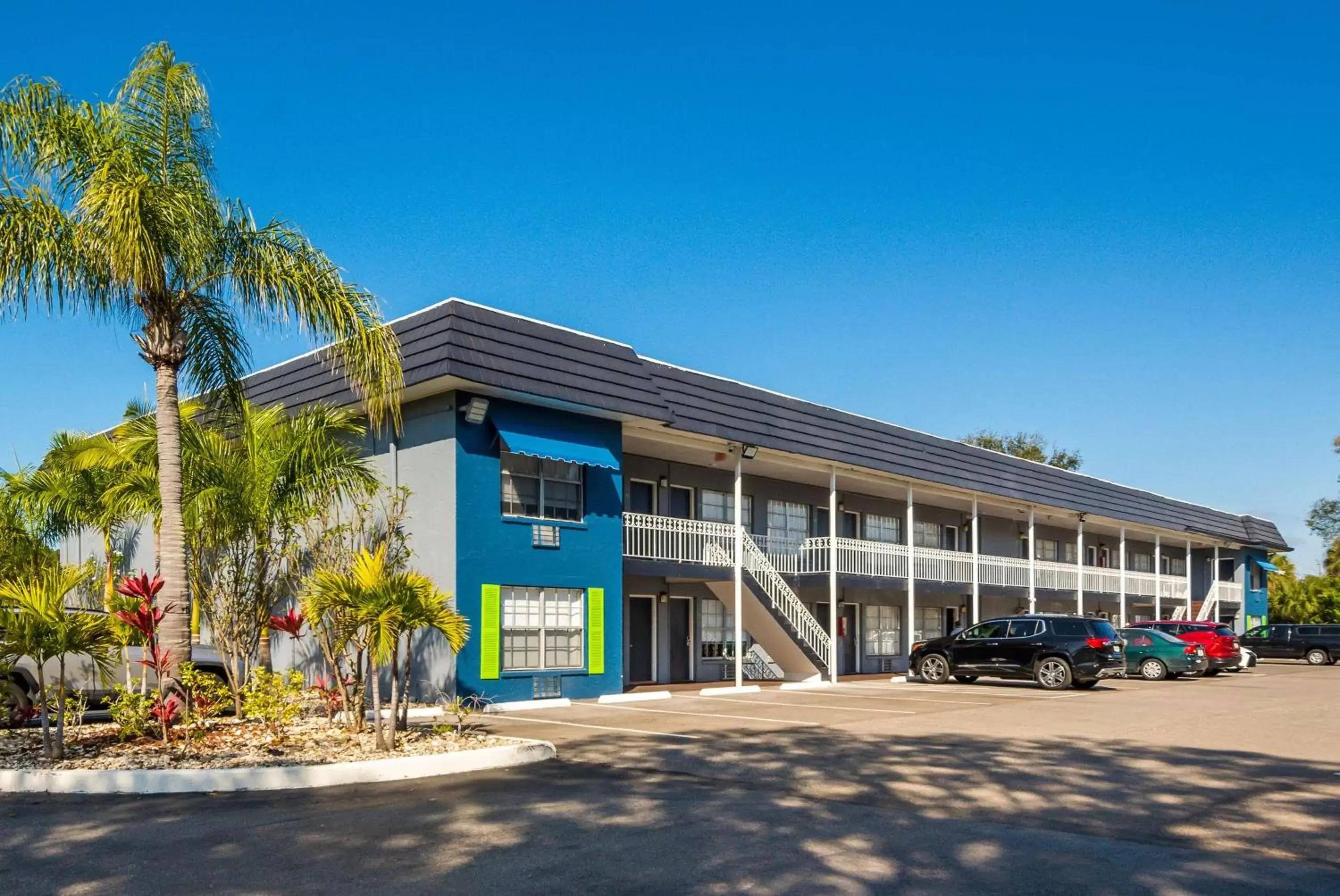 Property Building in SureStay Hotel by Best Western Sarasota Lido Beach