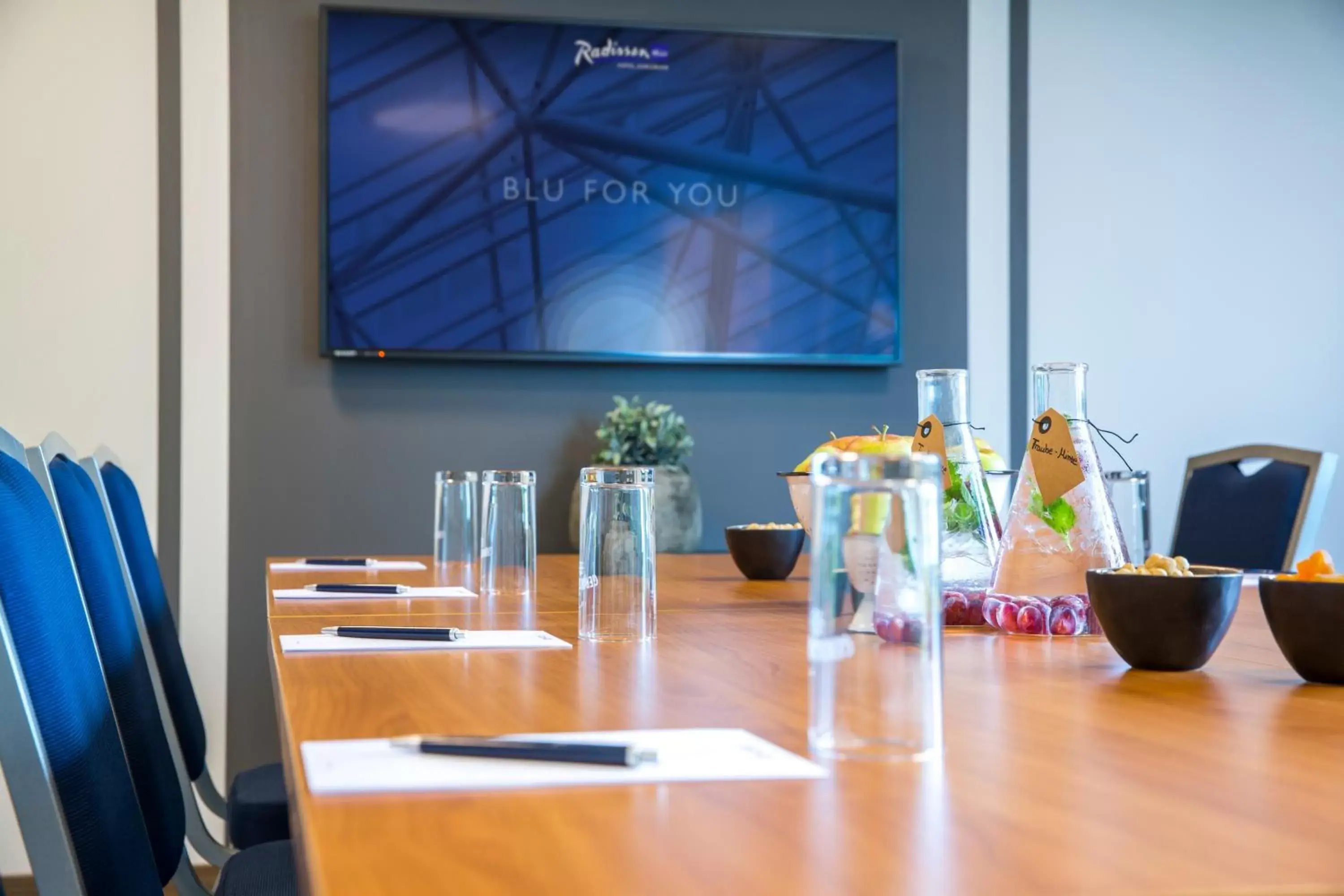 Meeting/conference room, TV/Entertainment Center in Radisson Blu Hotel Karlsruhe