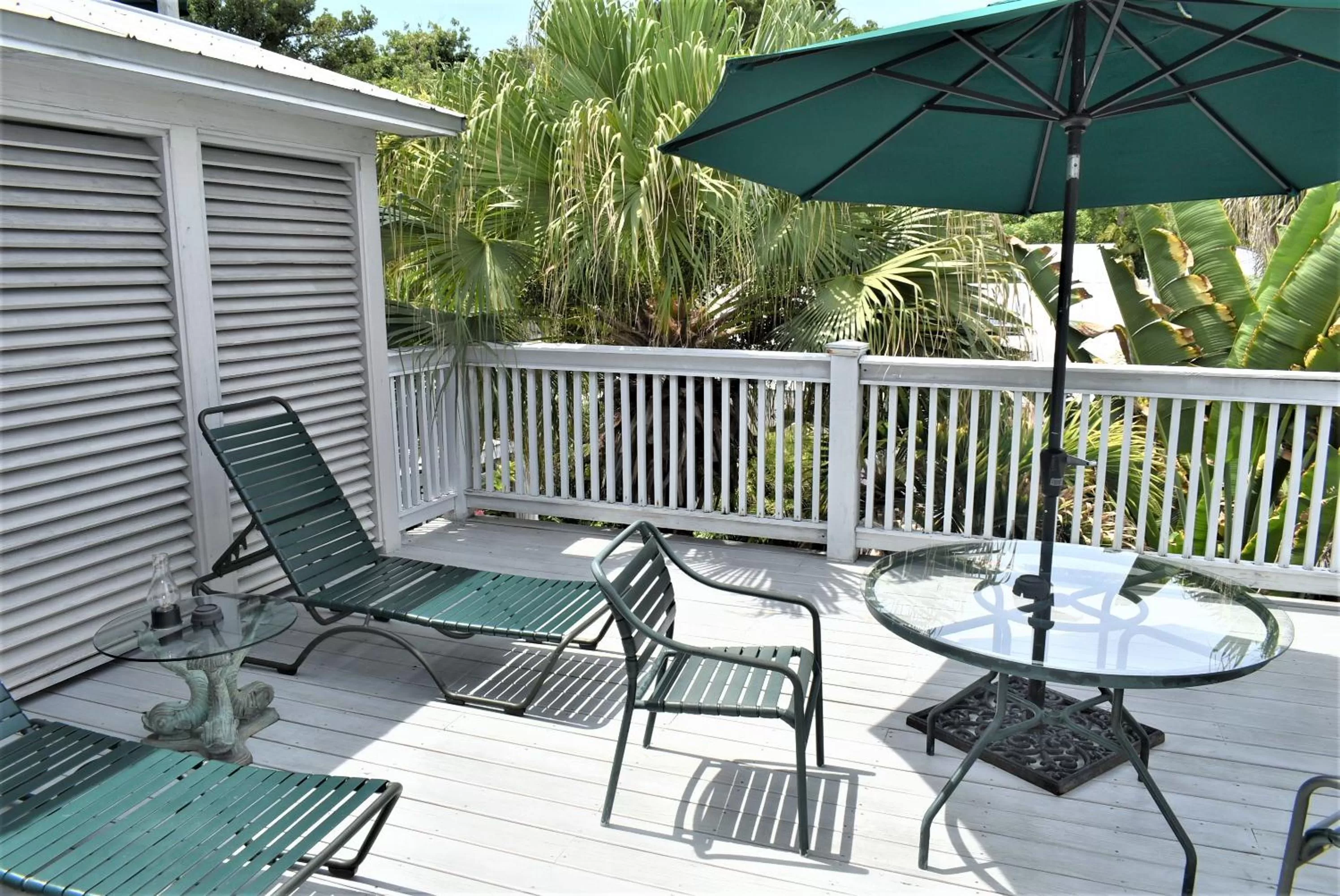 Patio in Simonton Court Historic Inn & Cottages