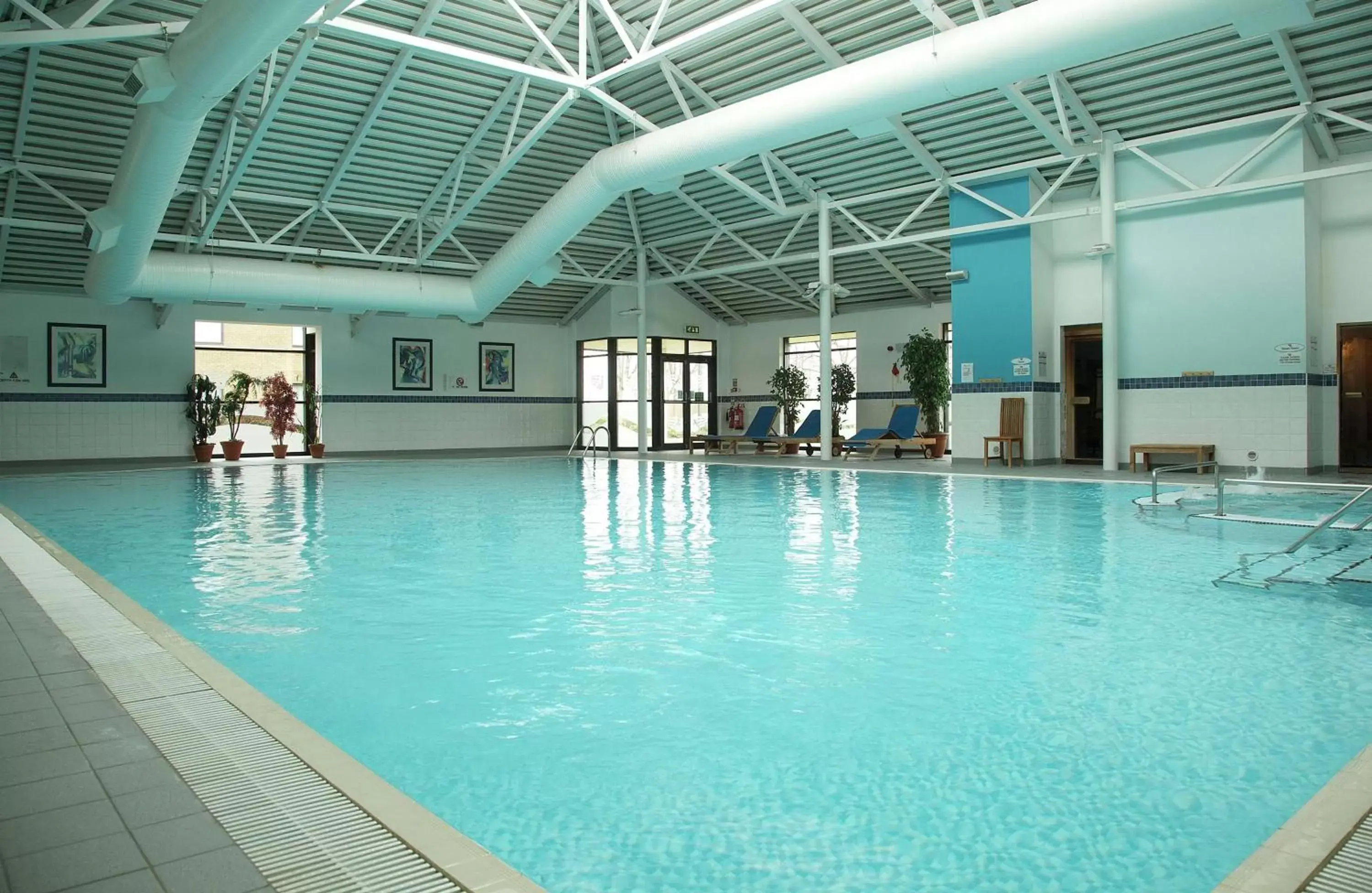 Pool view, Swimming Pool in DoubleTree by Hilton Edinburgh Airport