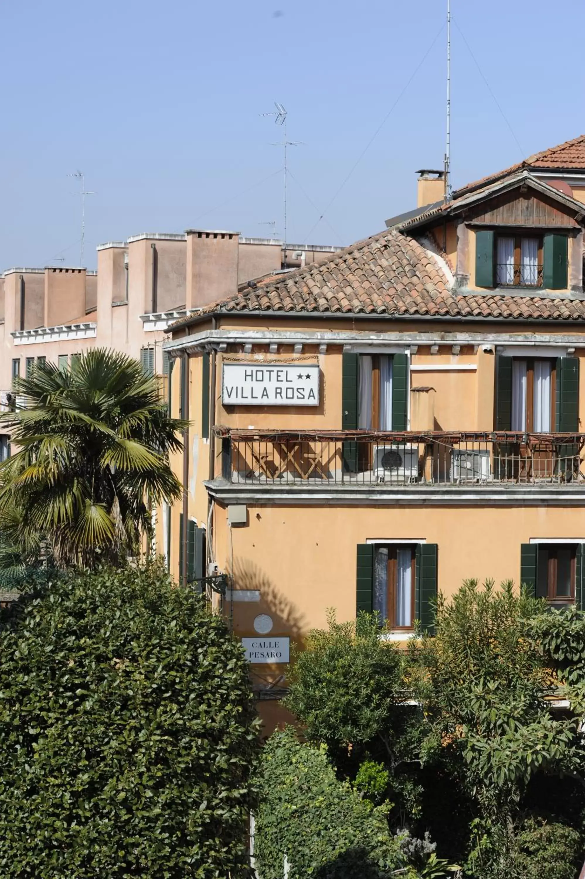 Facade/entrance in Hotel Villa Rosa