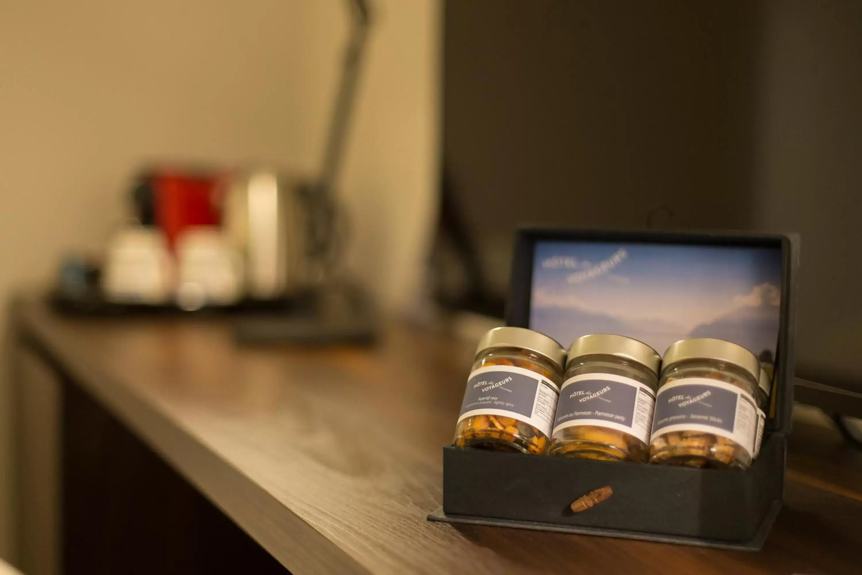 Coffee/tea facilities in Hôtel des Voyageurs Boutique