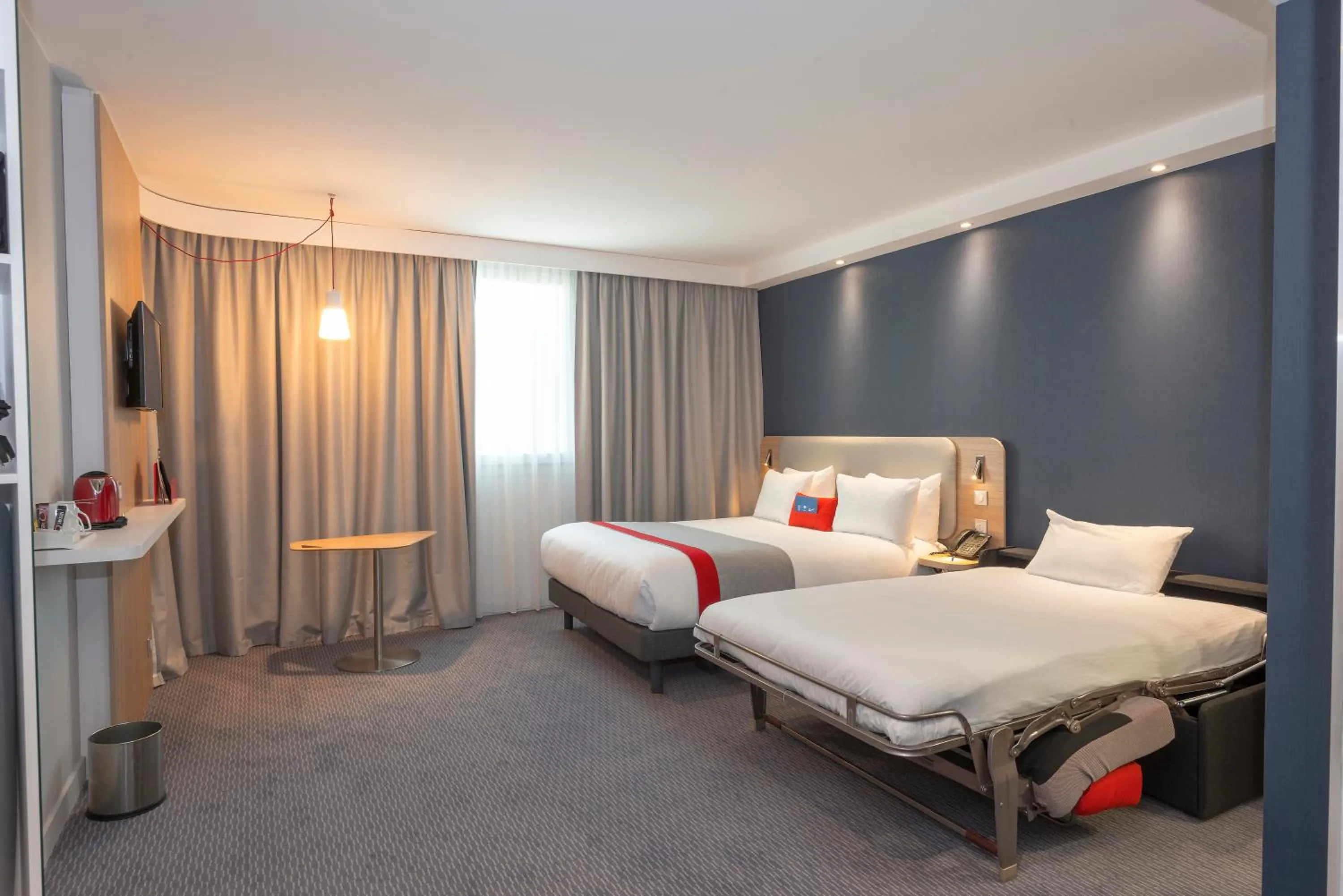 Bed in Holiday Inn Express Paris - Velizy by IHG