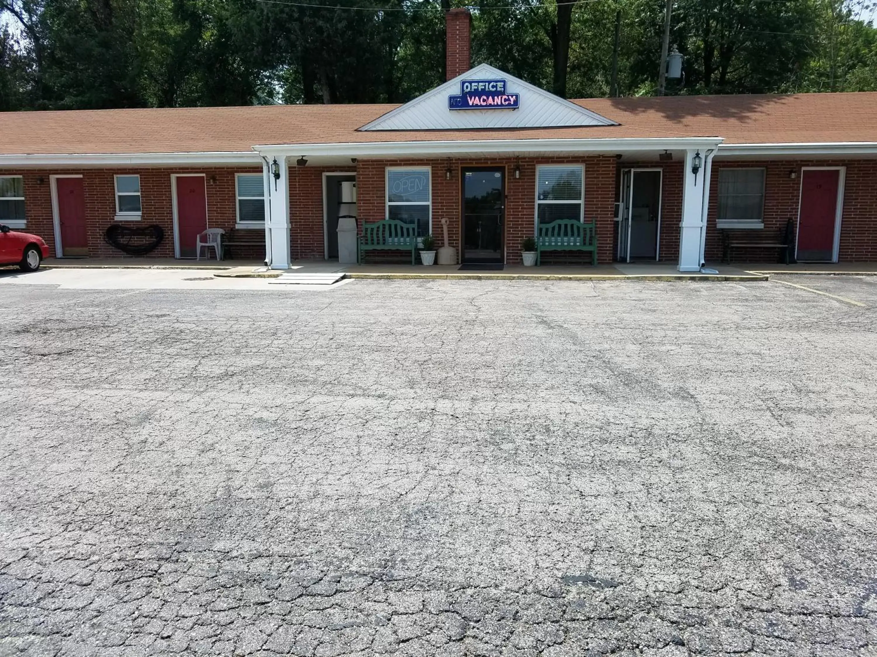 Facade/entrance, Property Building in West Plains Motel