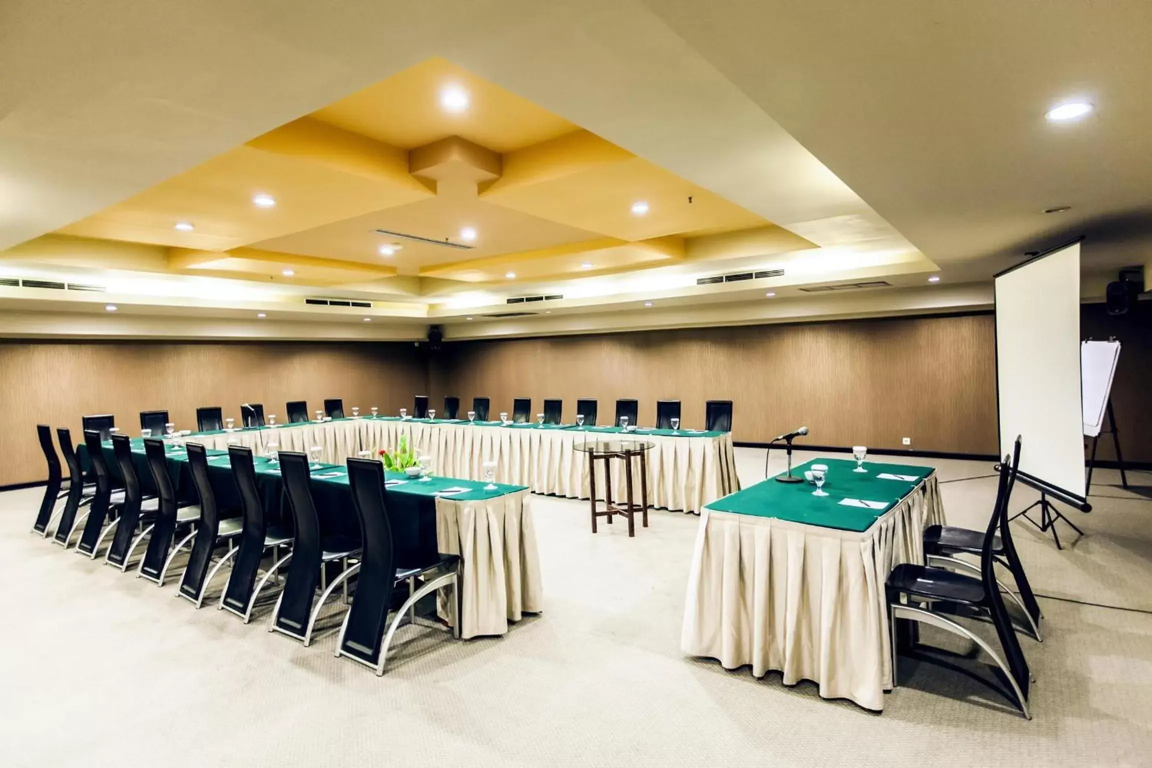 Business facilities in Orchardz Hotel Industri