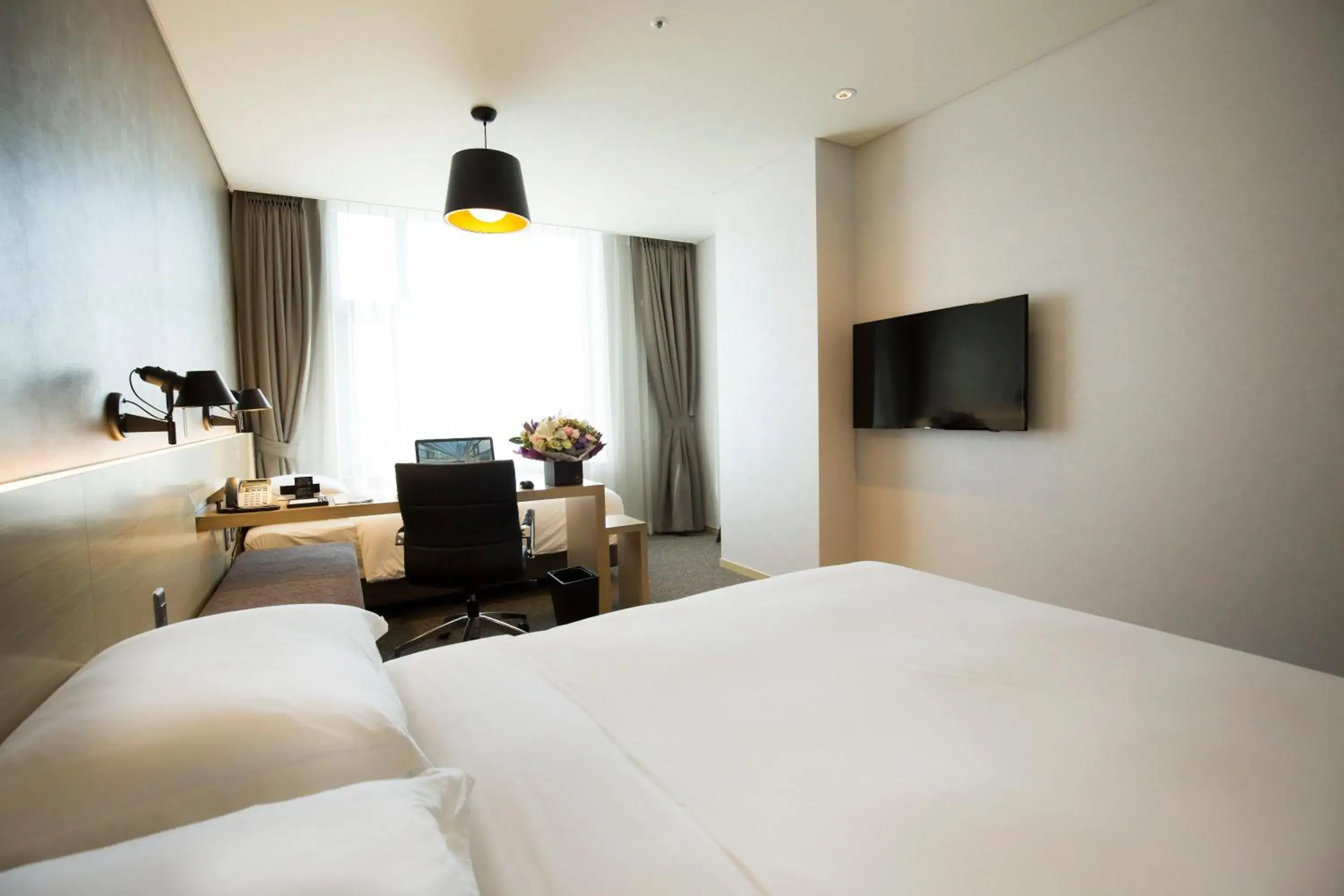 cot, TV/Entertainment Center in Arirang Hill Hotel Dongdaemun