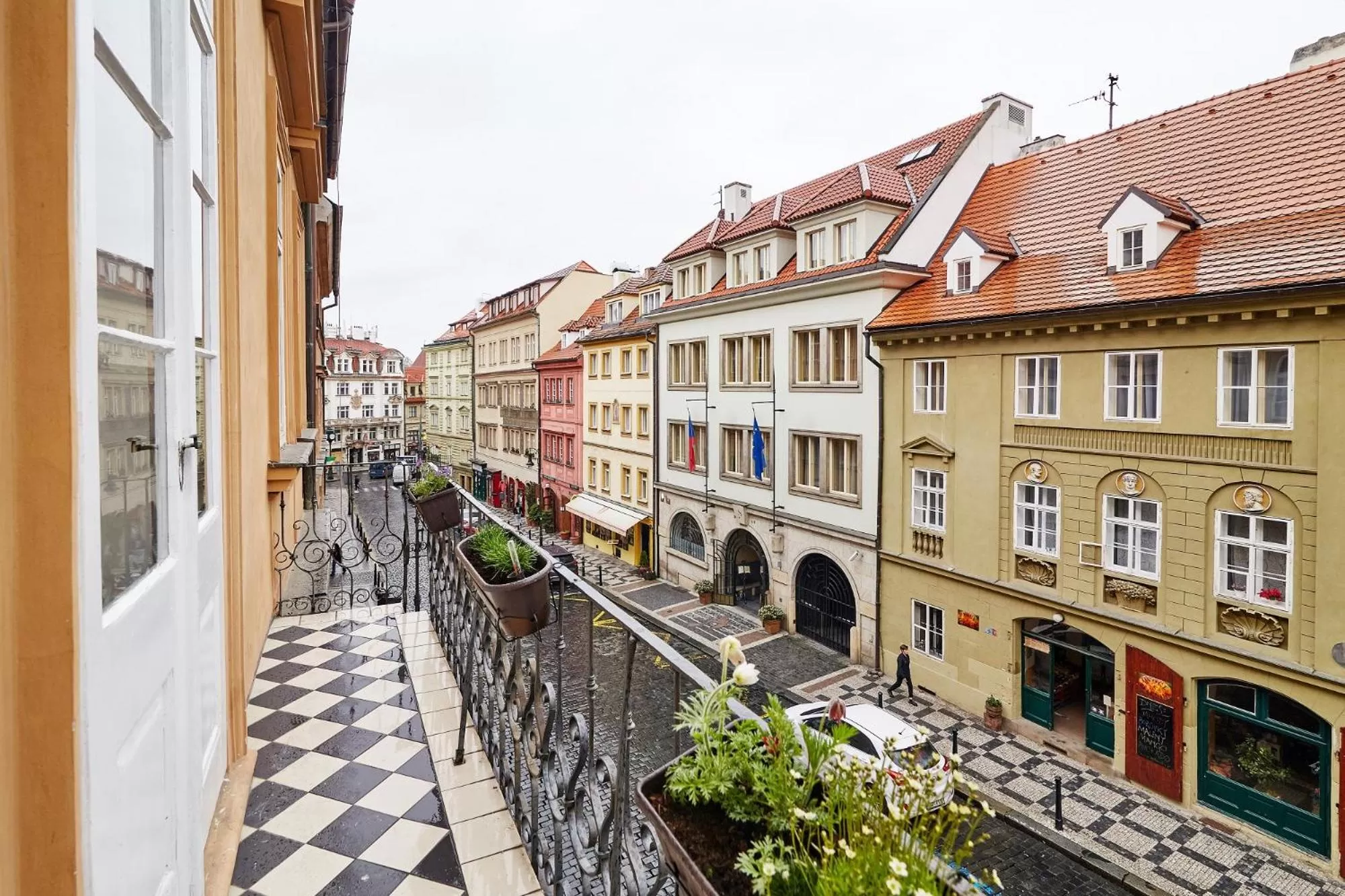 Property building in Three Golden Crowns Apartments
