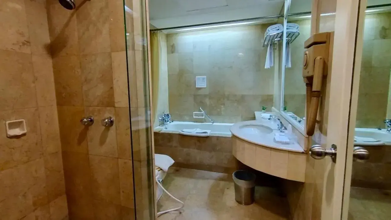 Bathroom in Golden Boutique Hotel Kemayoran