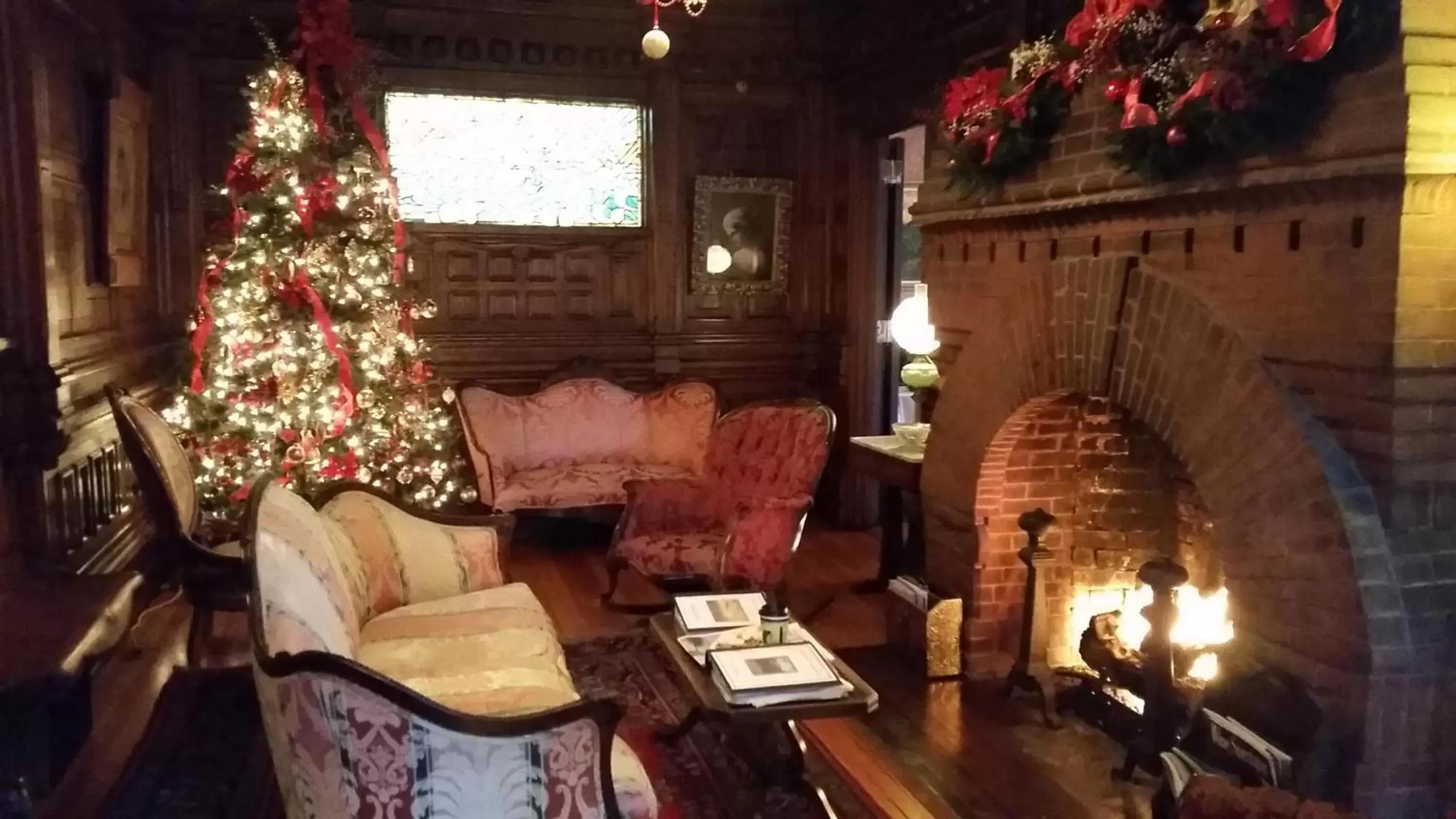 Property building, Seating Area in Cedar Crest Inn