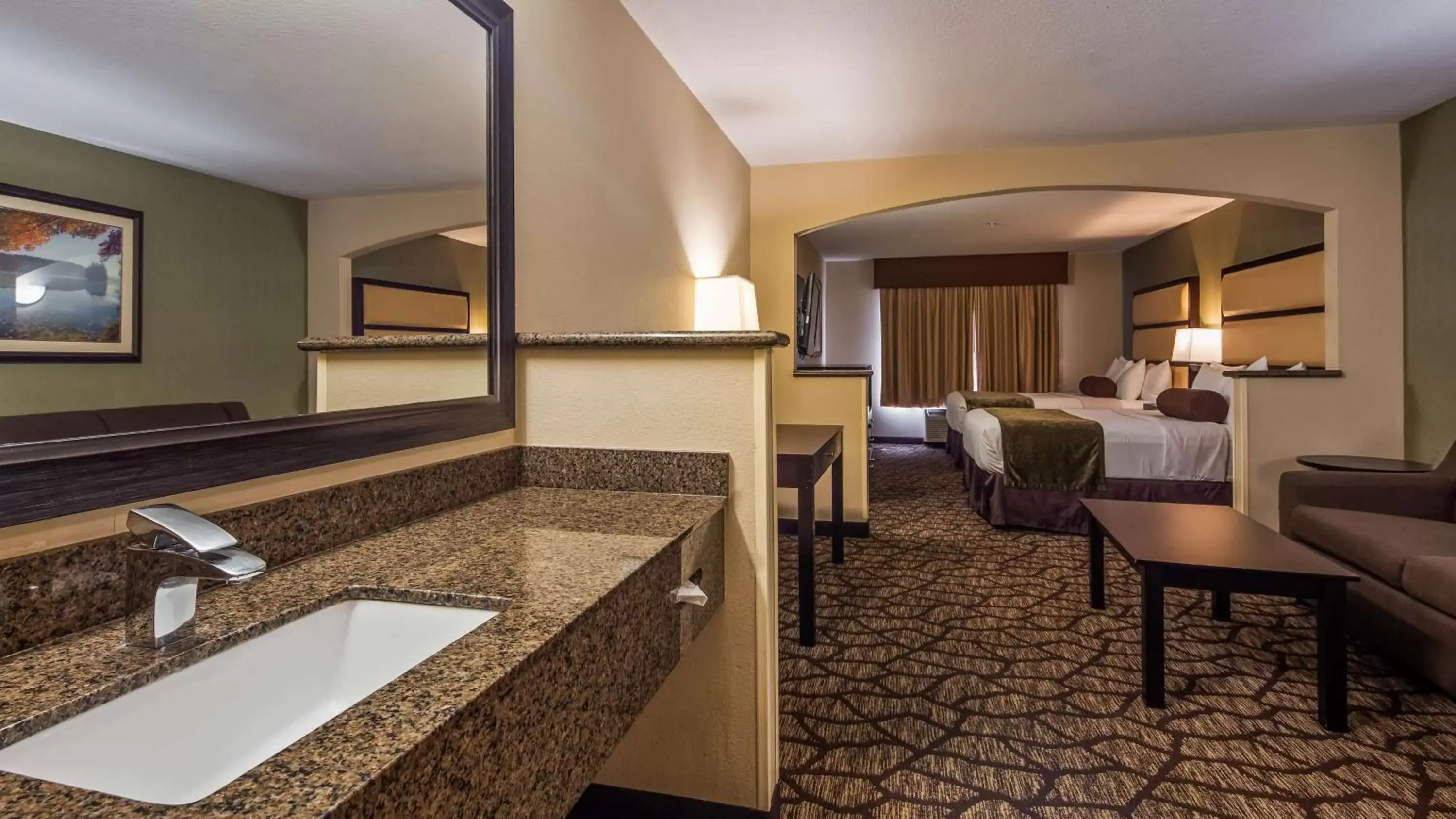 Photo of the whole room, Bathroom in Best Western PLUS Vancouver Mall Drive