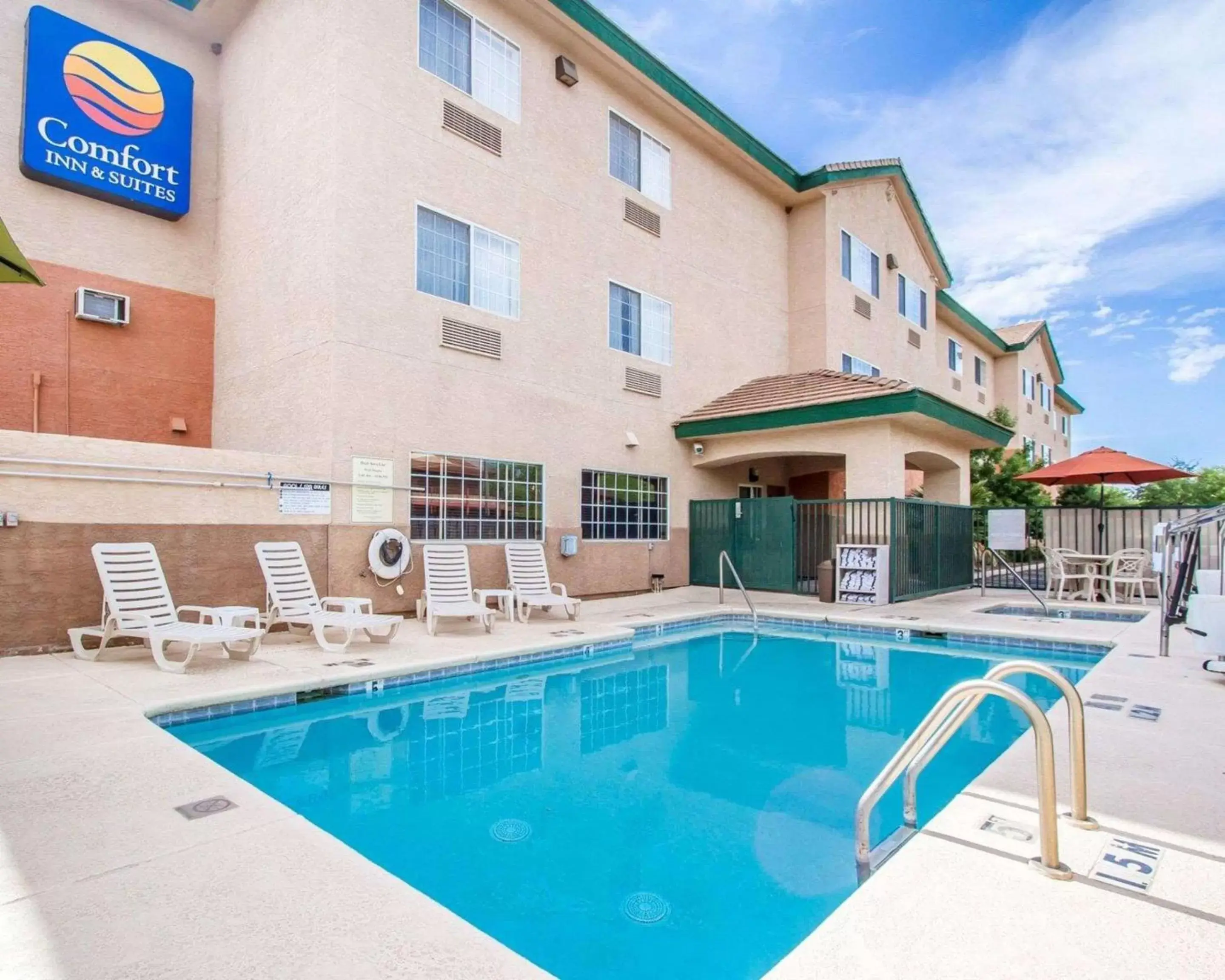 Swimming pool, Property Building in Comfort Inn & Suites Sierra Vista near Ft Huachuca