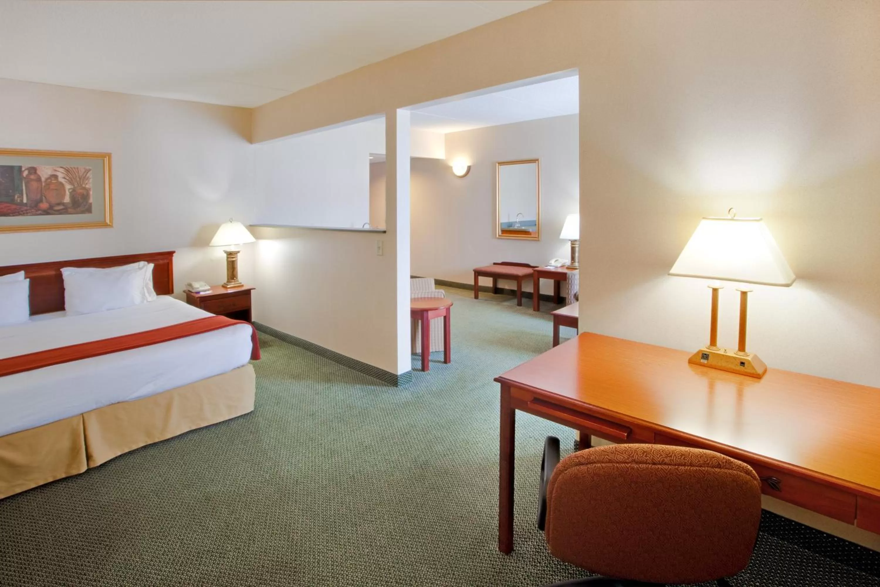 Photo of the whole room, Bed in Holiday Inn Express Hanover by IHG