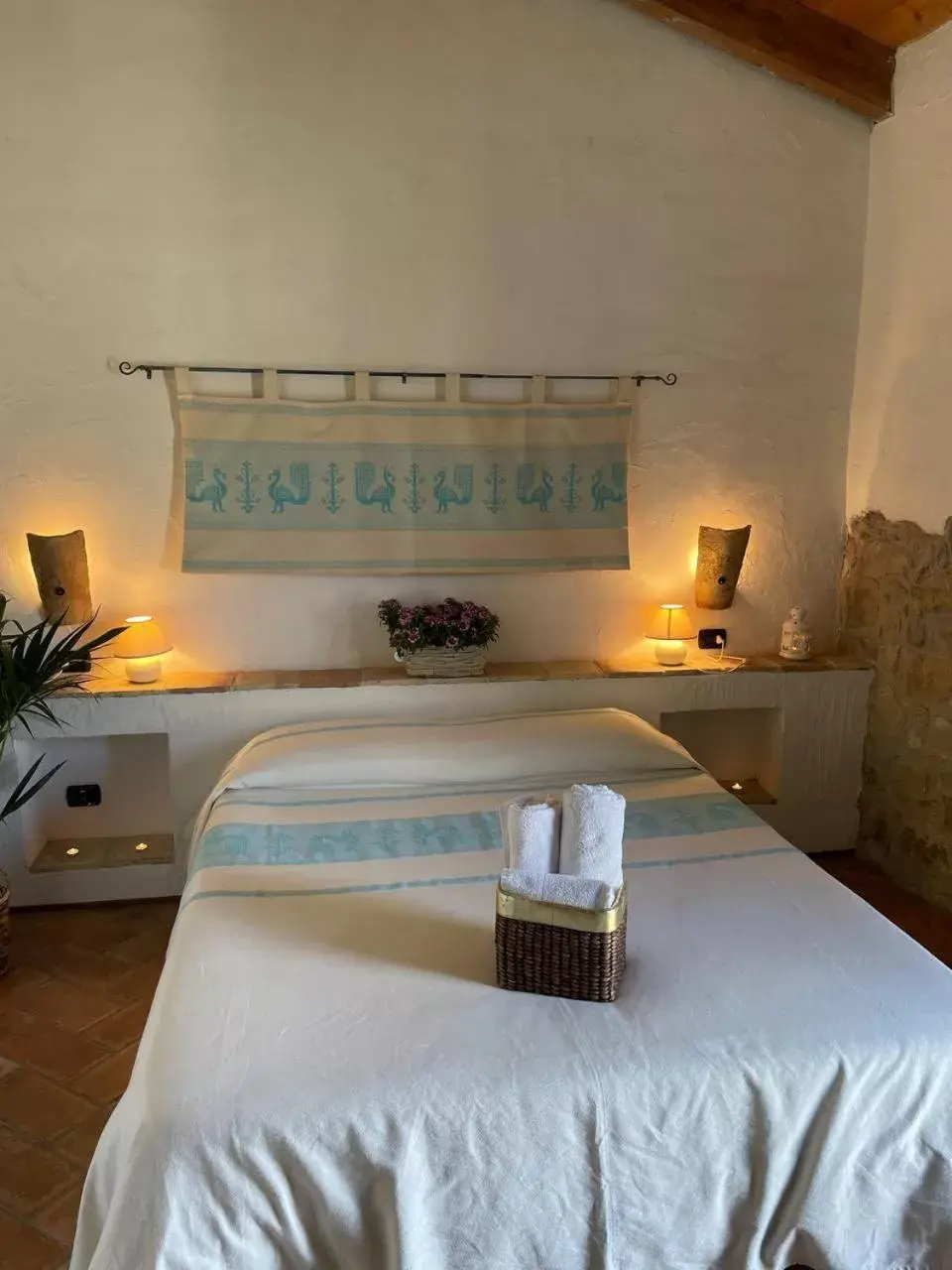 Bed in Hammam Rooms and Restaurant, Cagliari, Senorbí