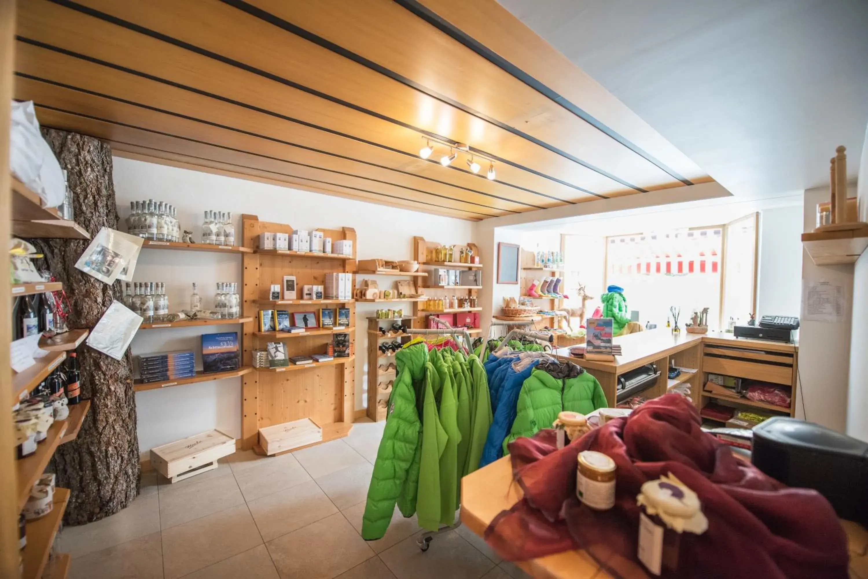 On-site shops in Alpin Garni die kleine Post