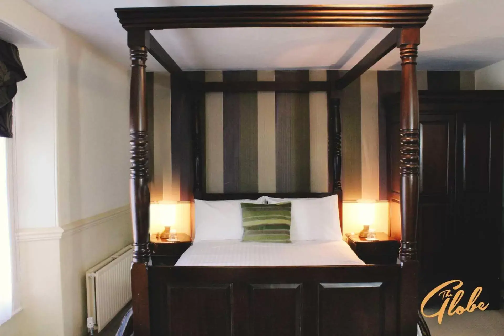 Double Room with Private Bathroom in The Globe Inn