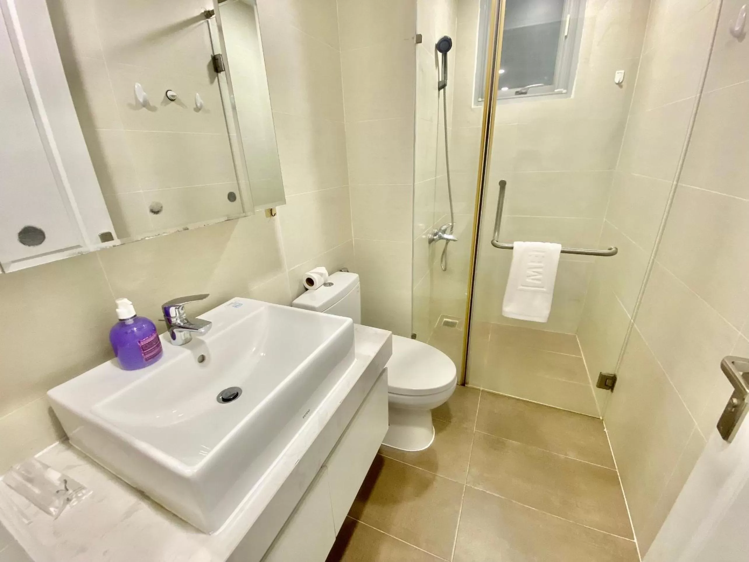 Shower, Bathroom in Convinia Apartment