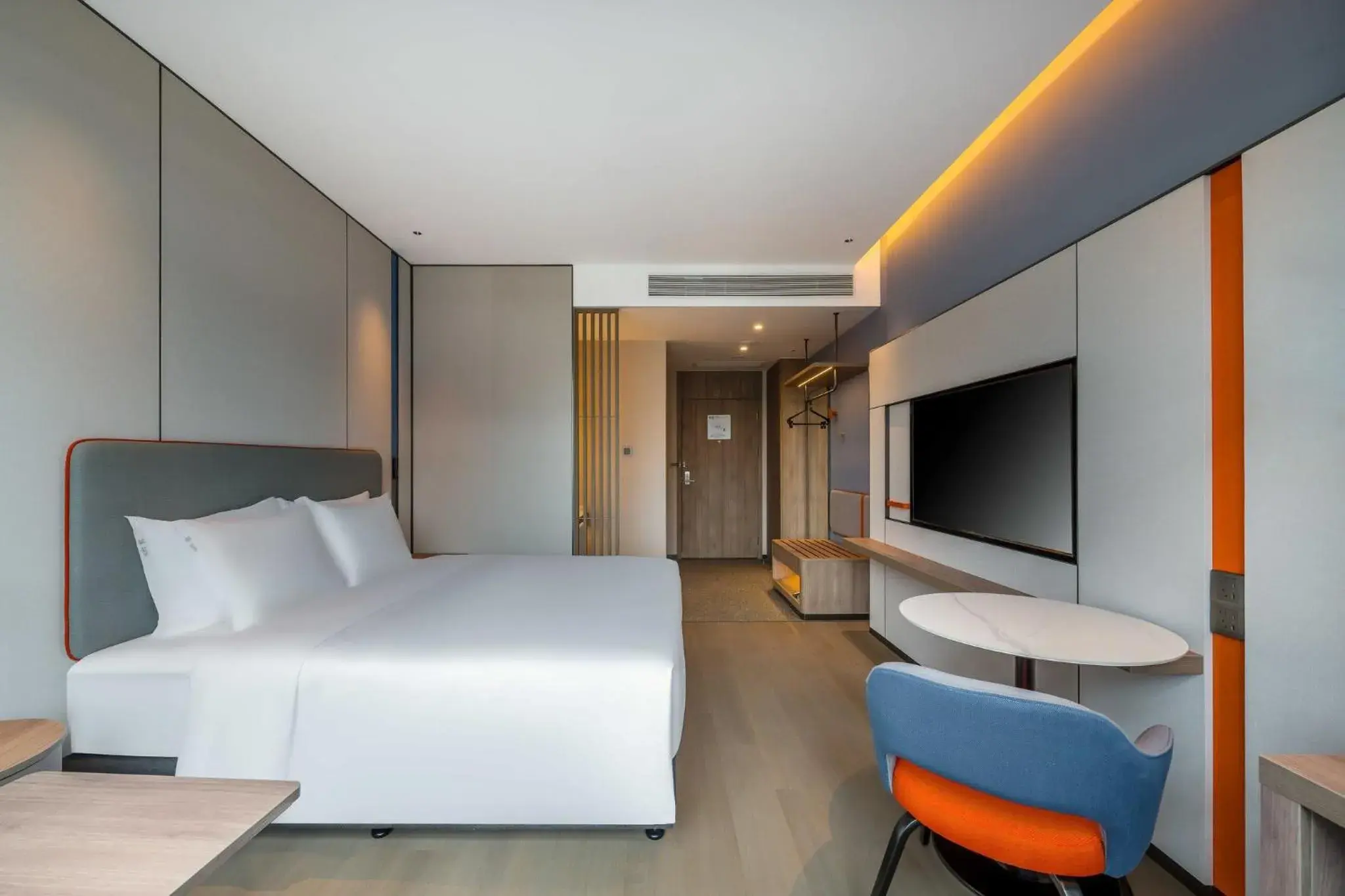 Photo of the whole room in Holiday Inn Express Jiangmen East Station, an IHG Hotel