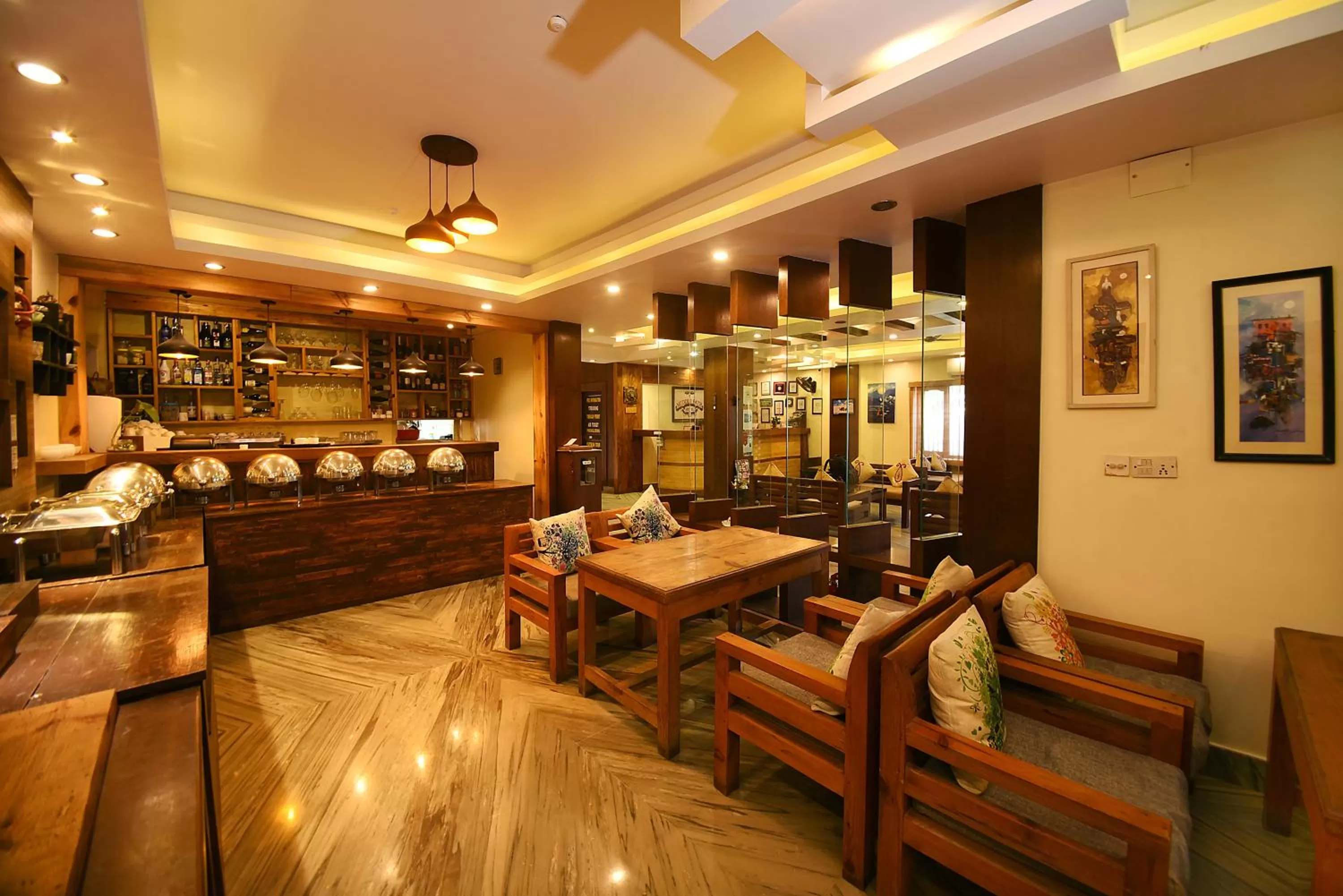 Restaurant/places to eat in Hotel Middle Path & Spa