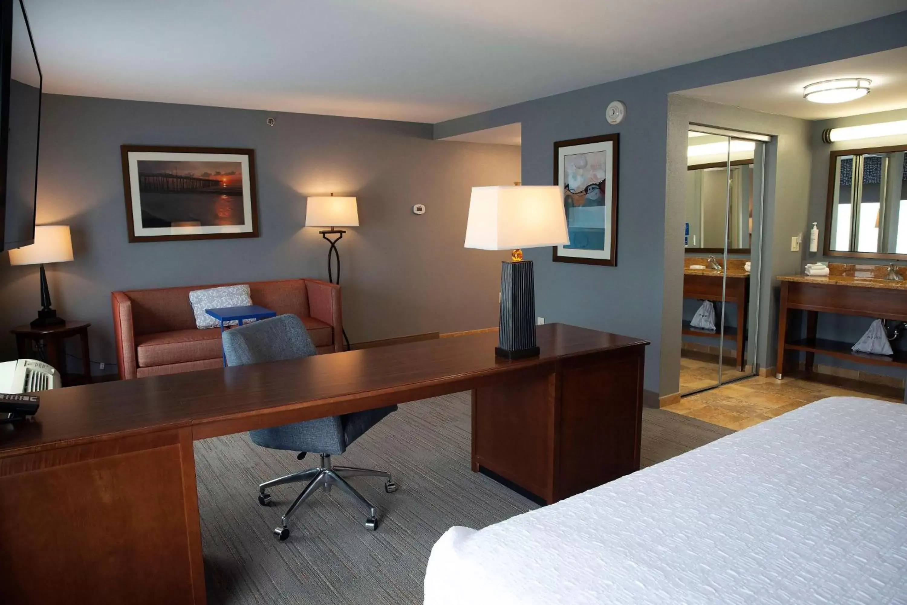 Bedroom in Hampton Inn & Suites Jacksonville