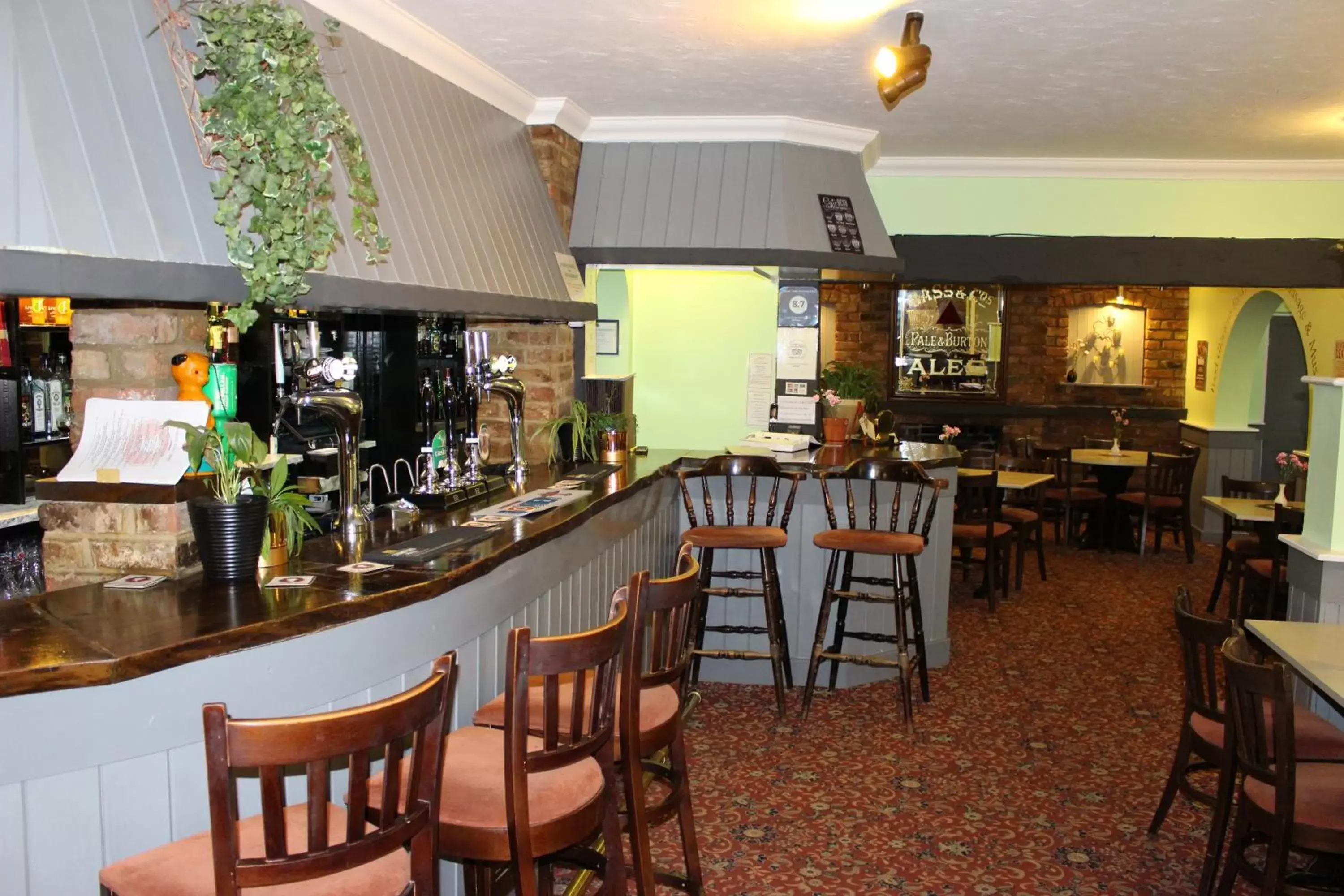 Restaurant/places to eat, Lounge/Bar in Oliver Twist Country Inn