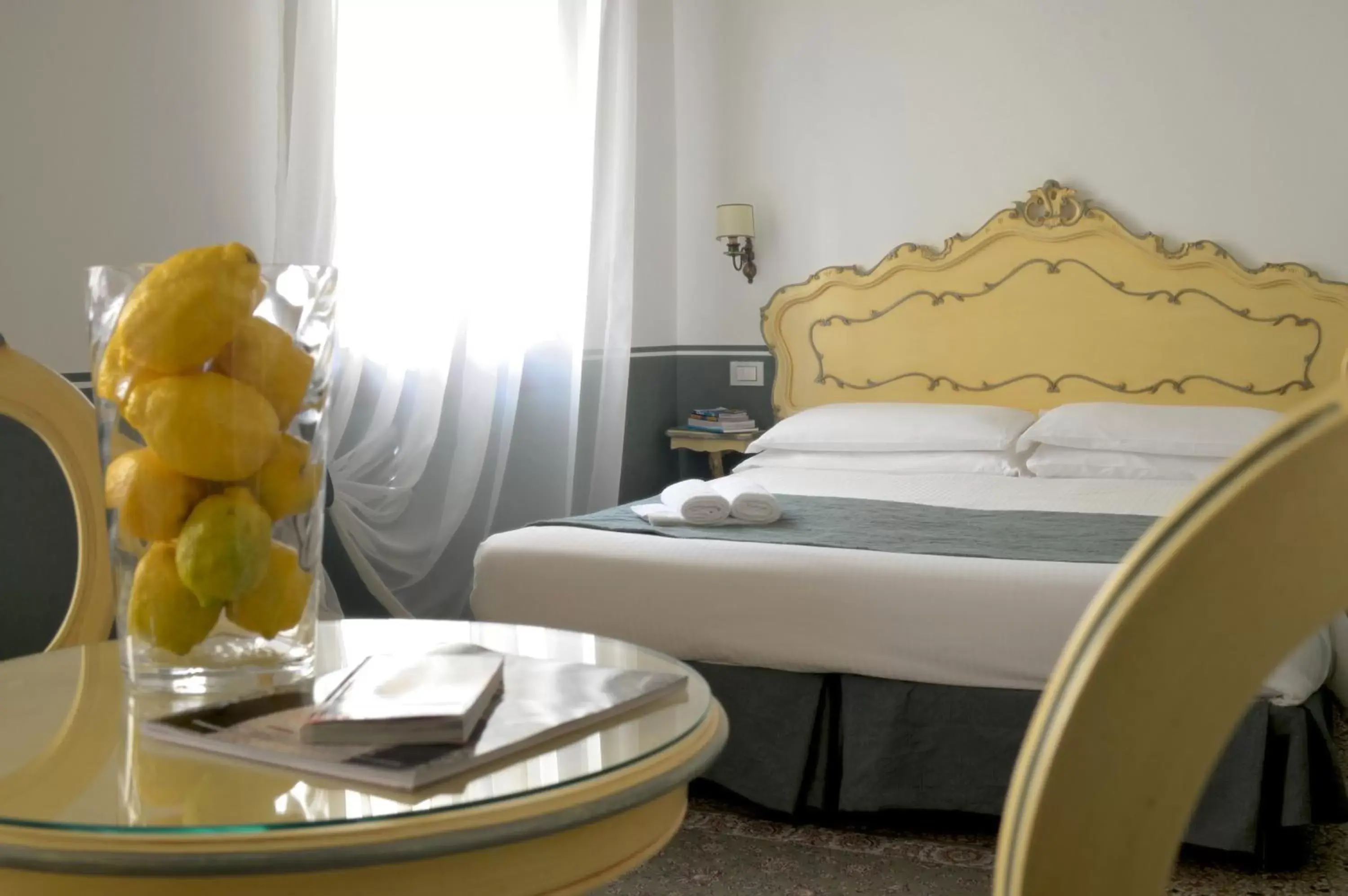 Bed in Ca' San Trovaso - 6 Rooms