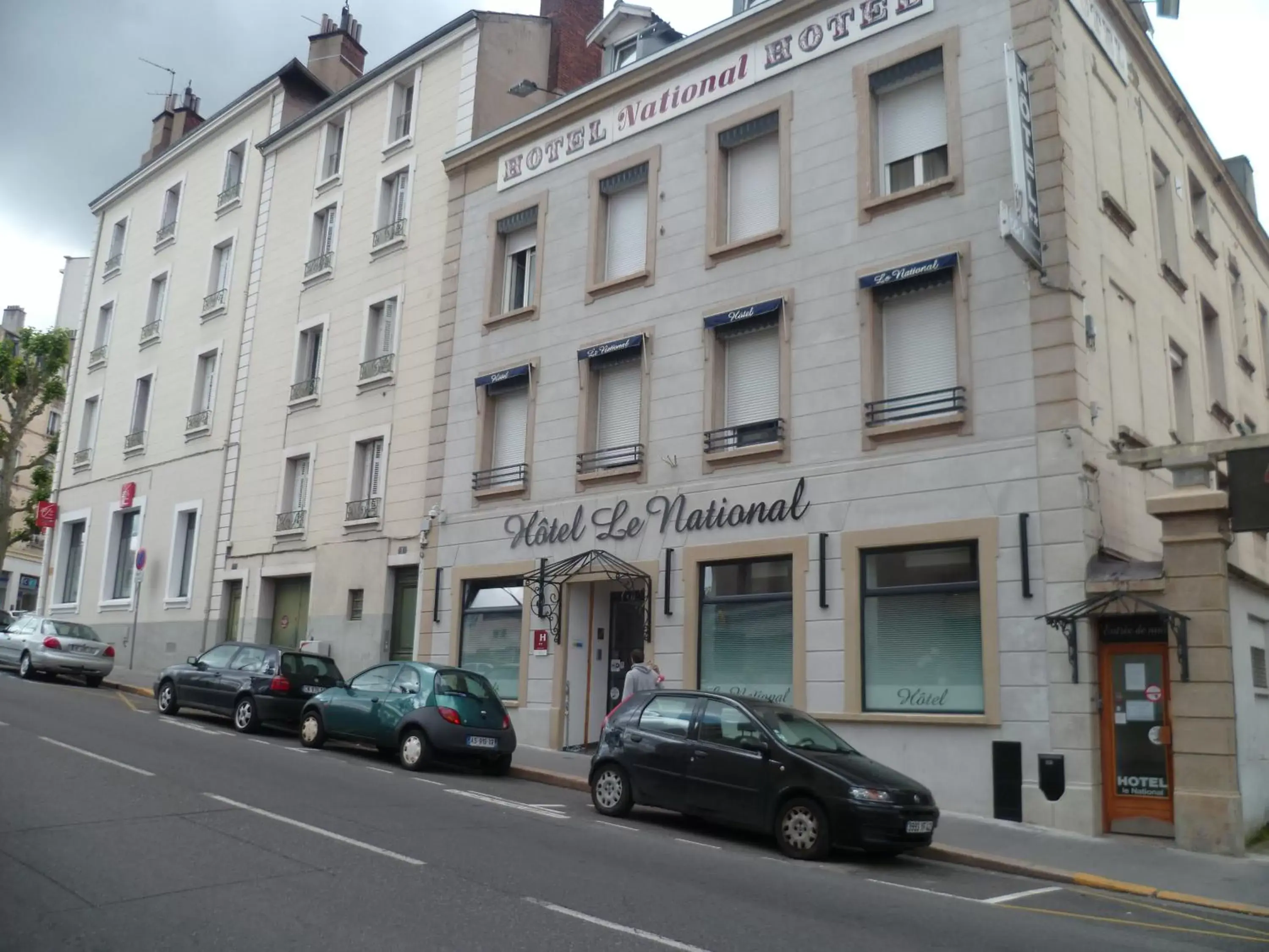 Property Building in Hôtel Le National