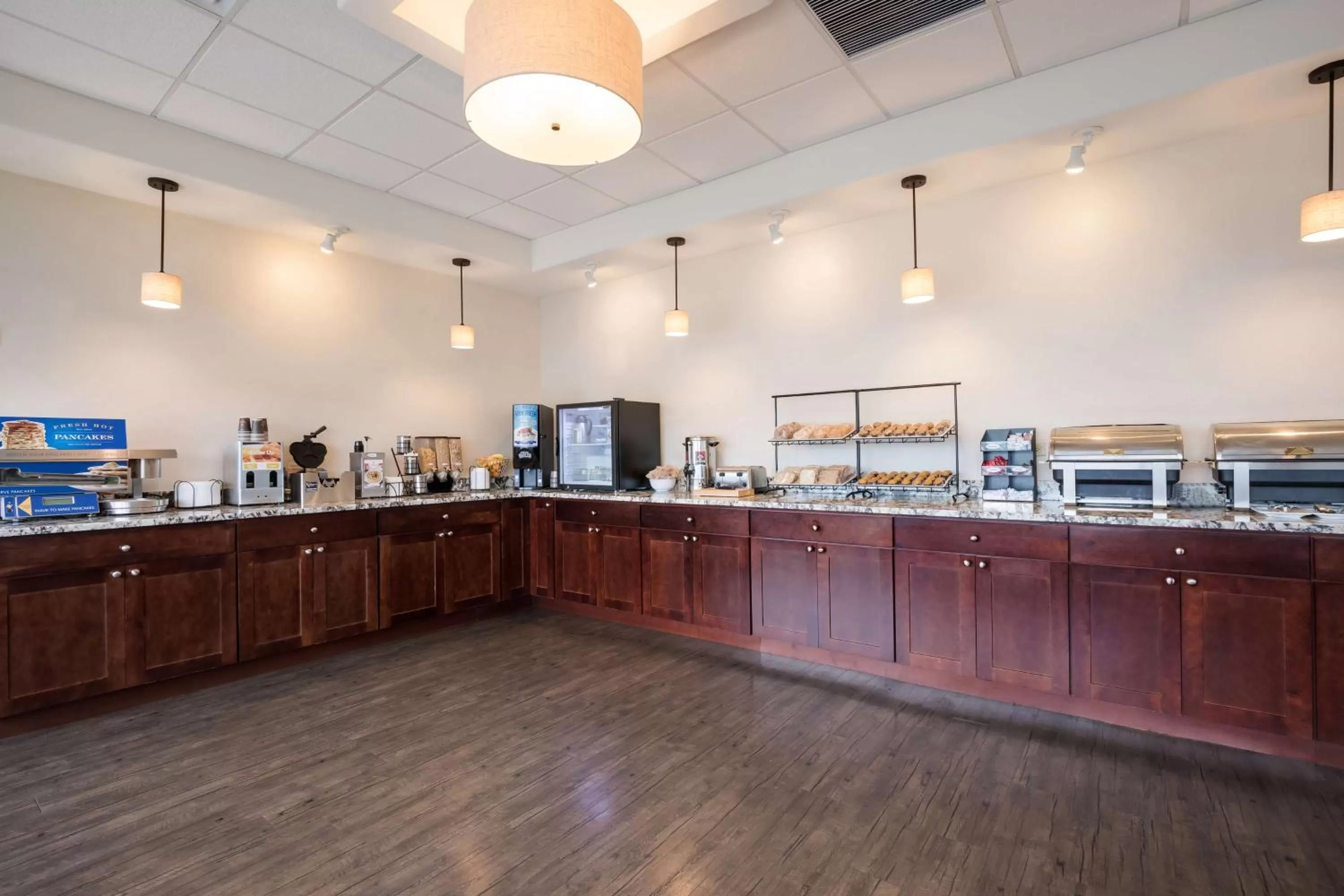 Breakfast in Best Western Northwest Indiana Inn