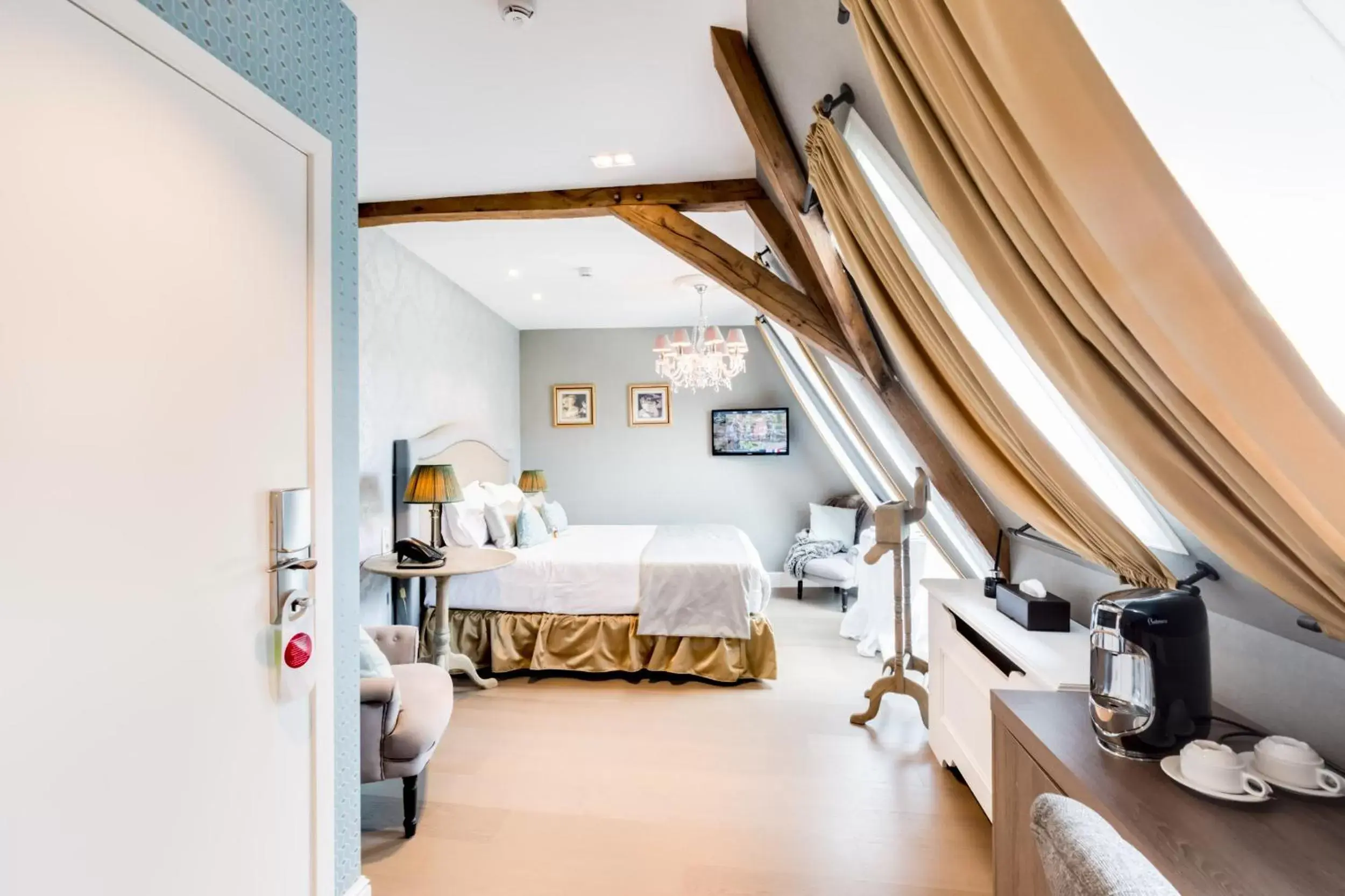 Bed in Boutique Hotel De Castillion - Small elegant family hotel