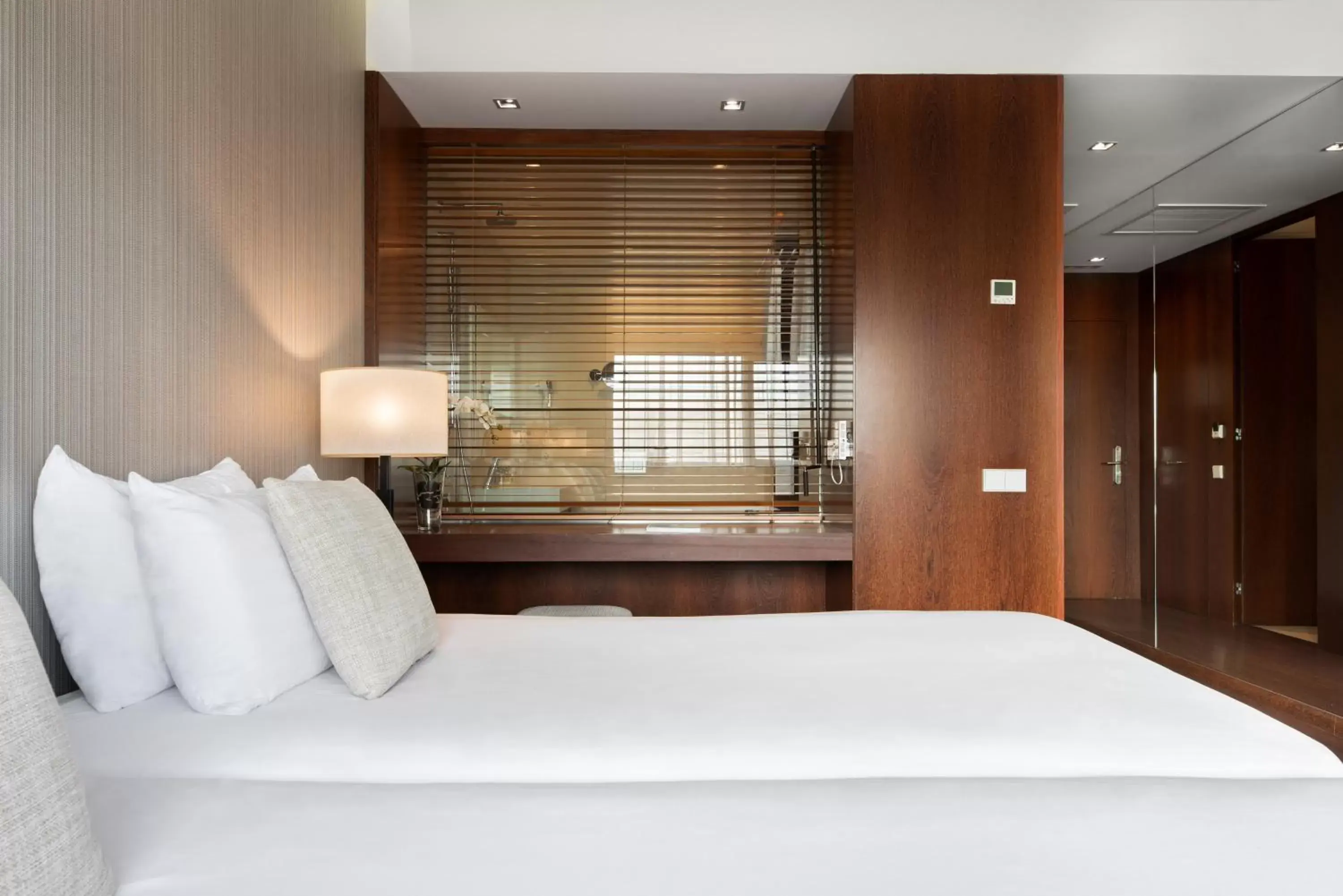 Photo of the whole room, Bed in Eurostars Mar de Vigo