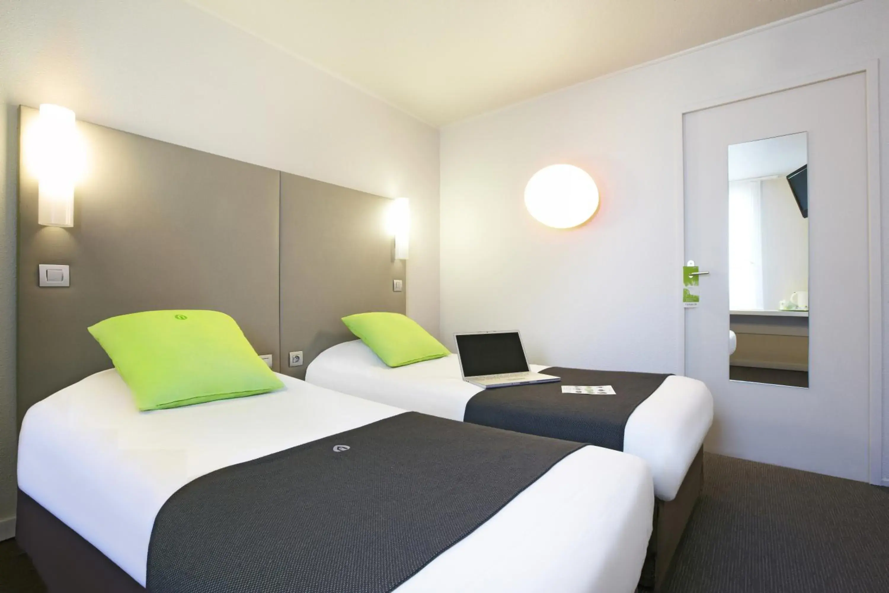 Bedroom, Bed in Campanile Paris Ouest - Pont De Suresnes
