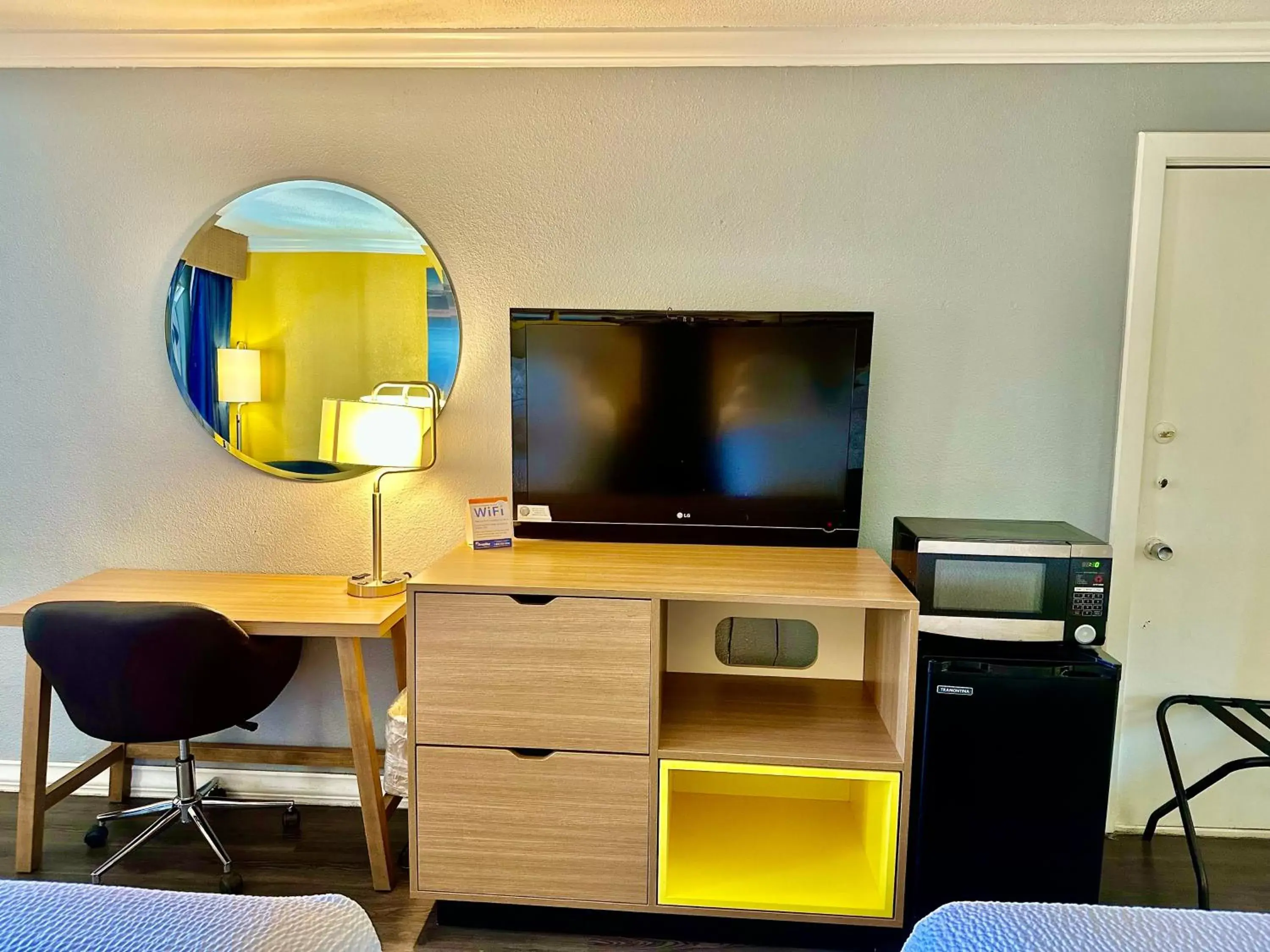 TV and multimedia, TV/Entertainment Center in Days Inn by Wyndham Pensacola - Historic Downtown