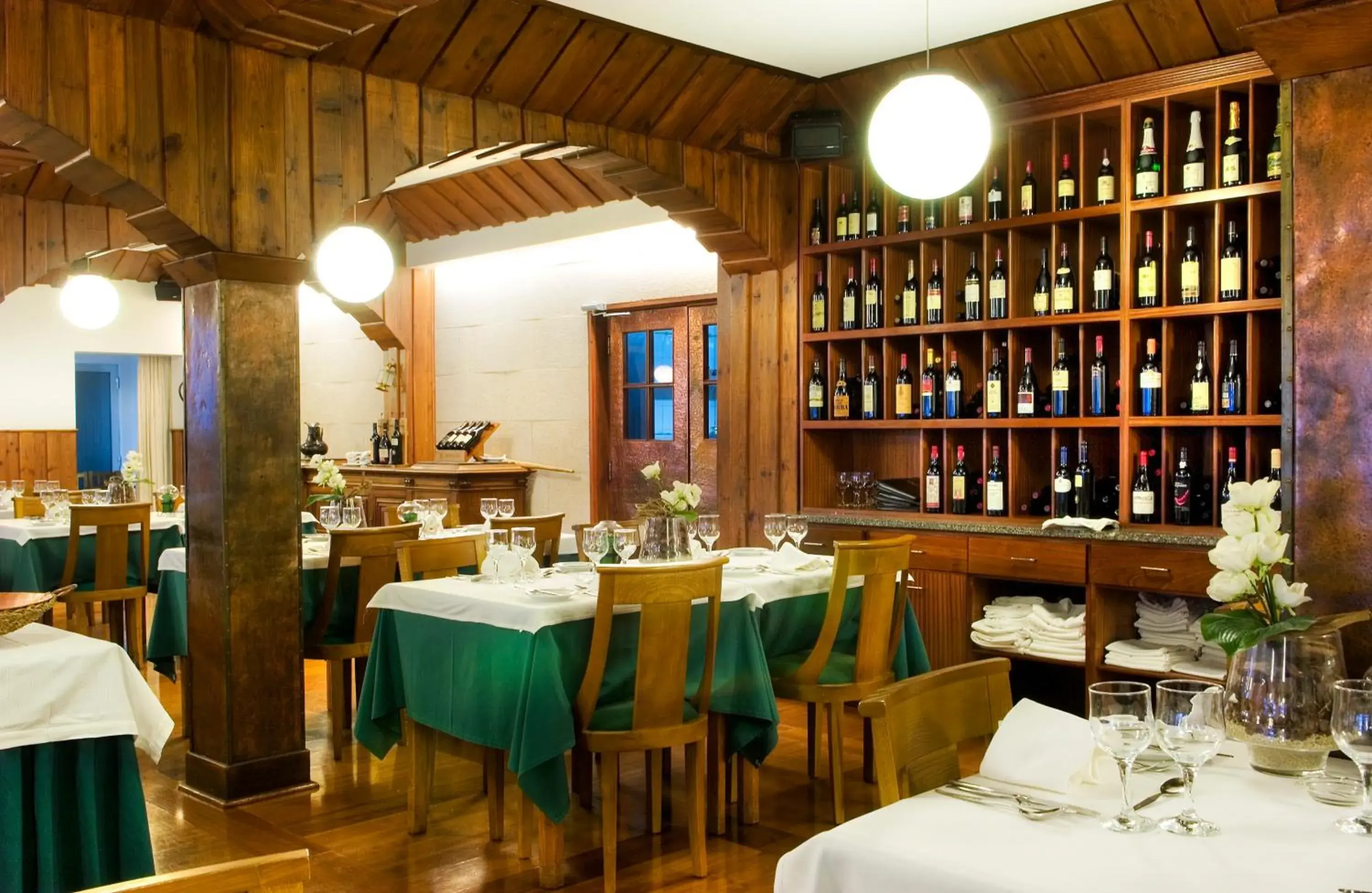 Restaurant/Places to Eat in Hotel Eurosol Seia Camelo