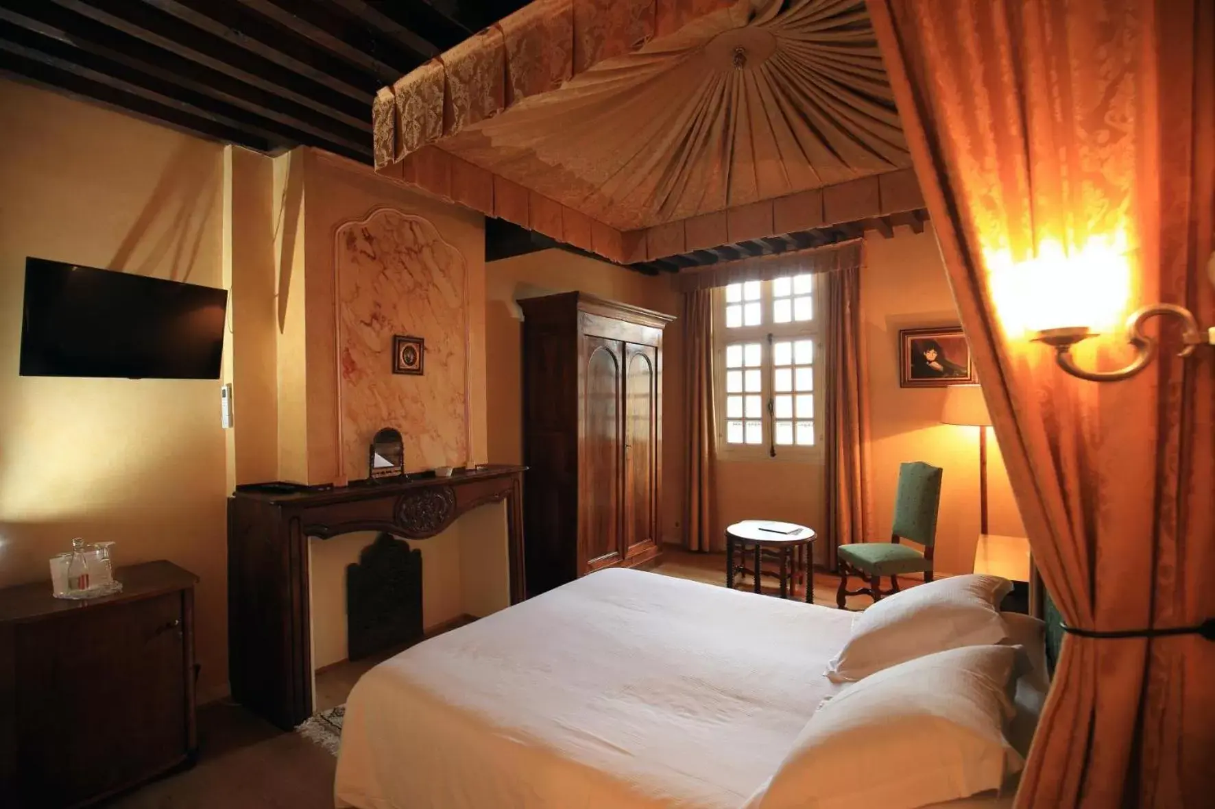 Double Room with Private Bathroom in La Maison des Consuls