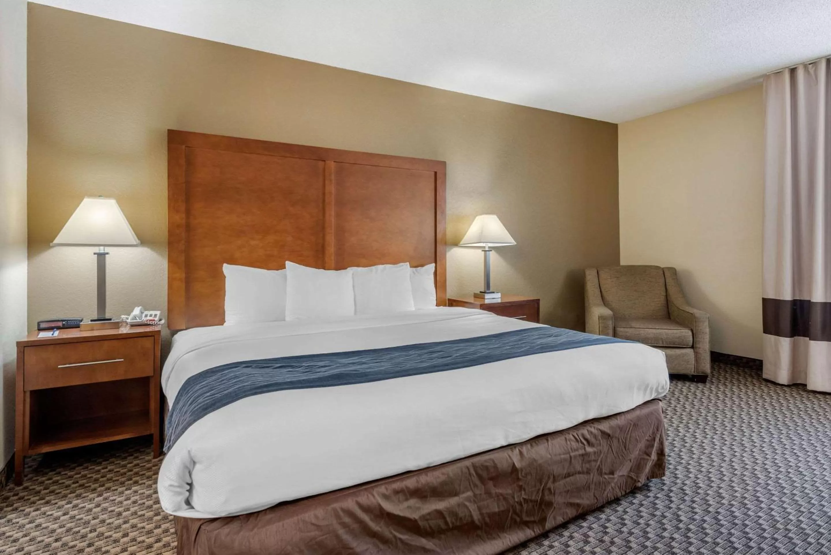 Photo of the whole room, Bed in Comfort Inn Indianapolis South