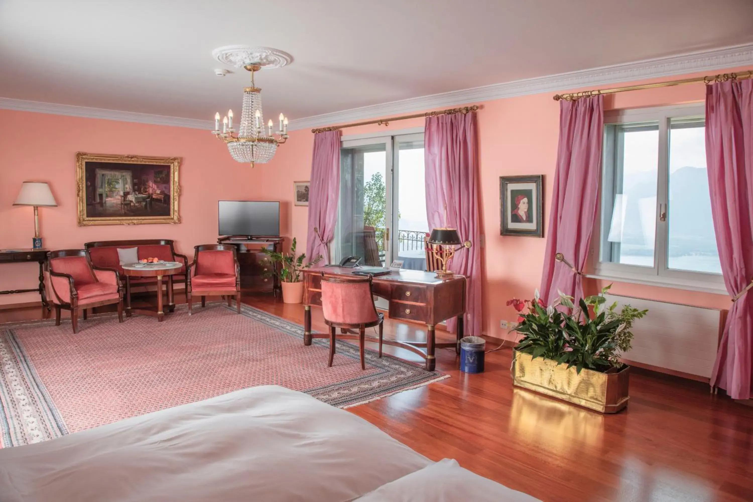 Bedroom, Seating Area in Hotel Victoria Glion