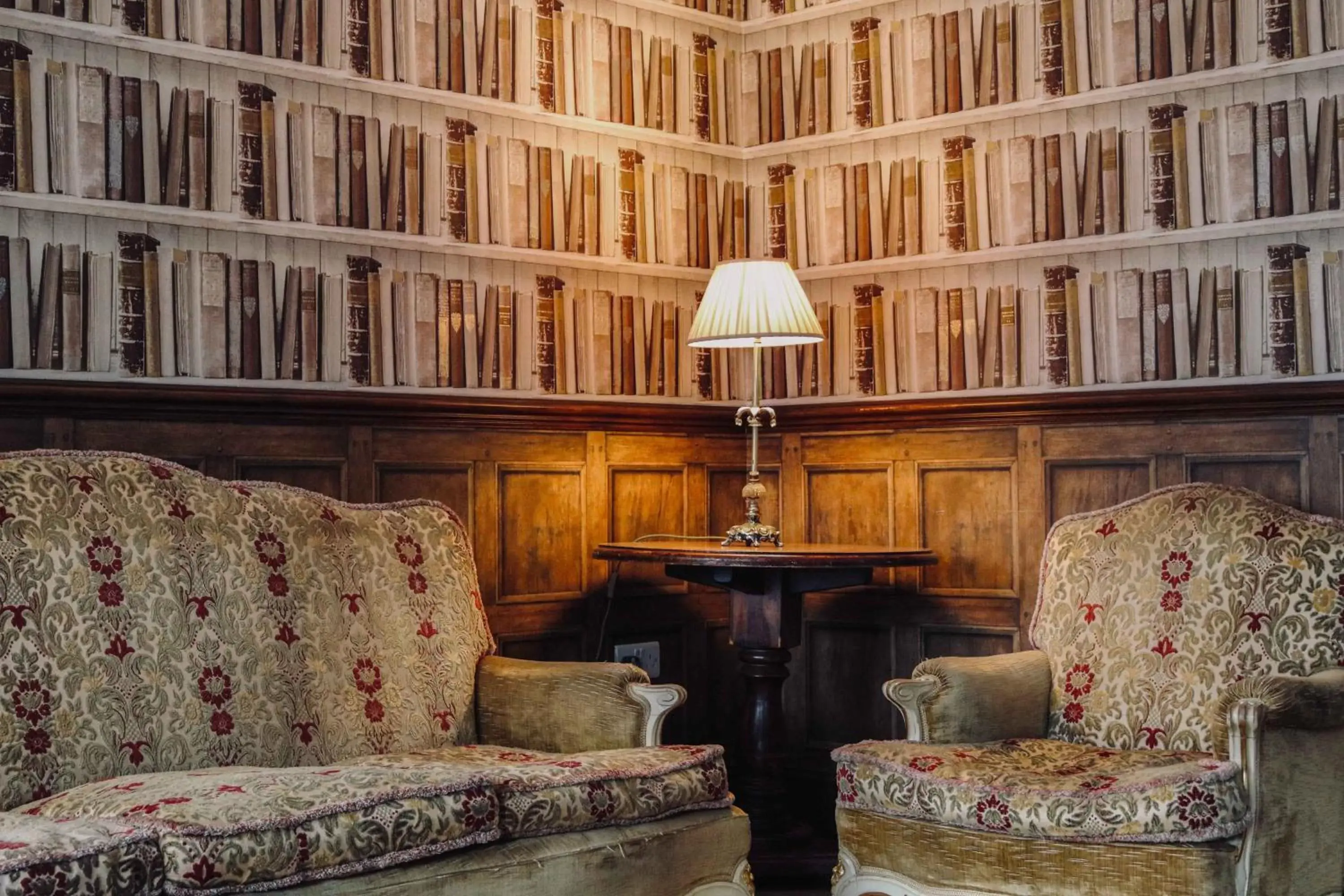 Library, Seating Area in Abbey Sands Hotel