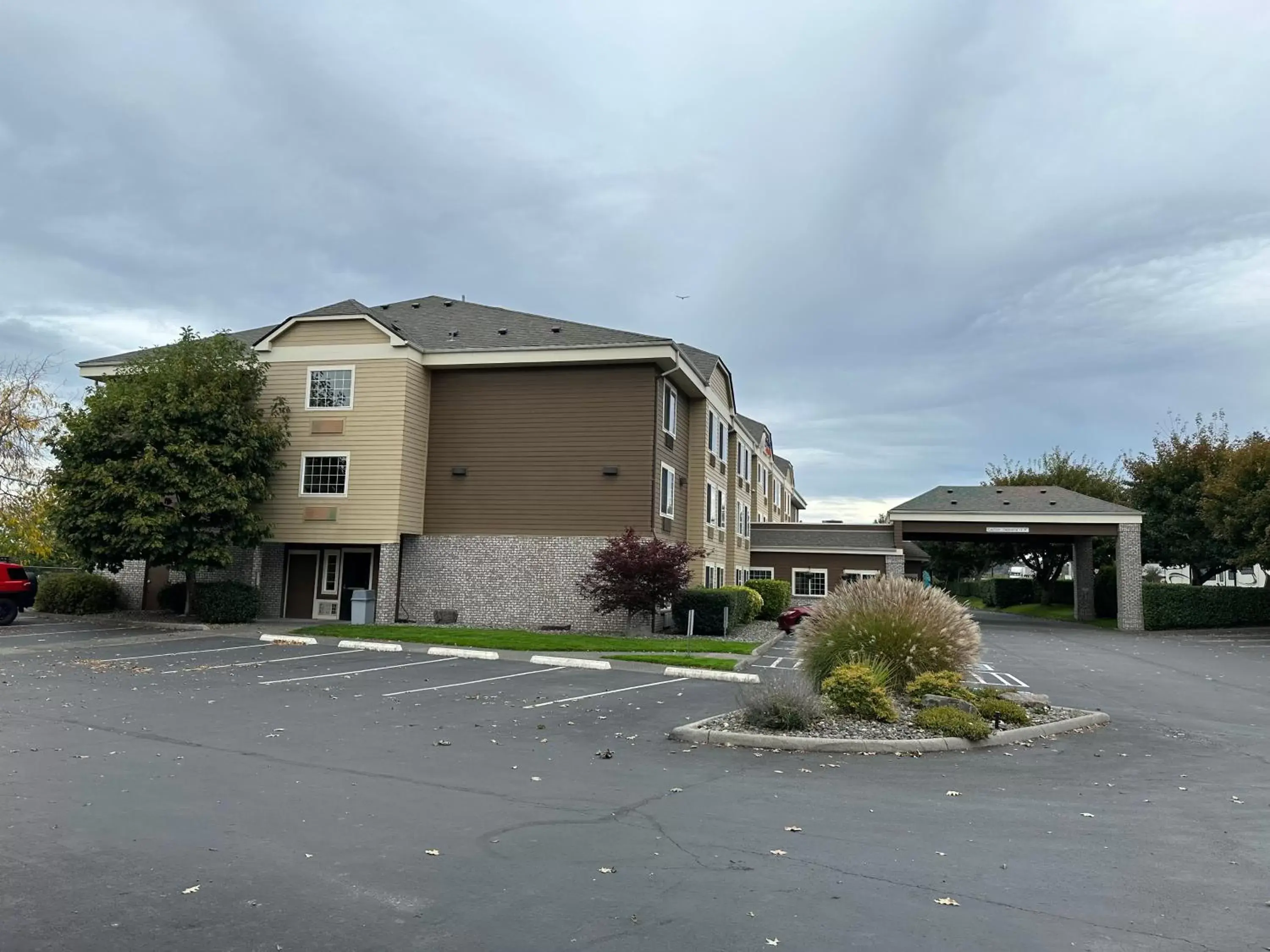 Property Building in Best Western Columbia River Waterfront Hotel Astoria