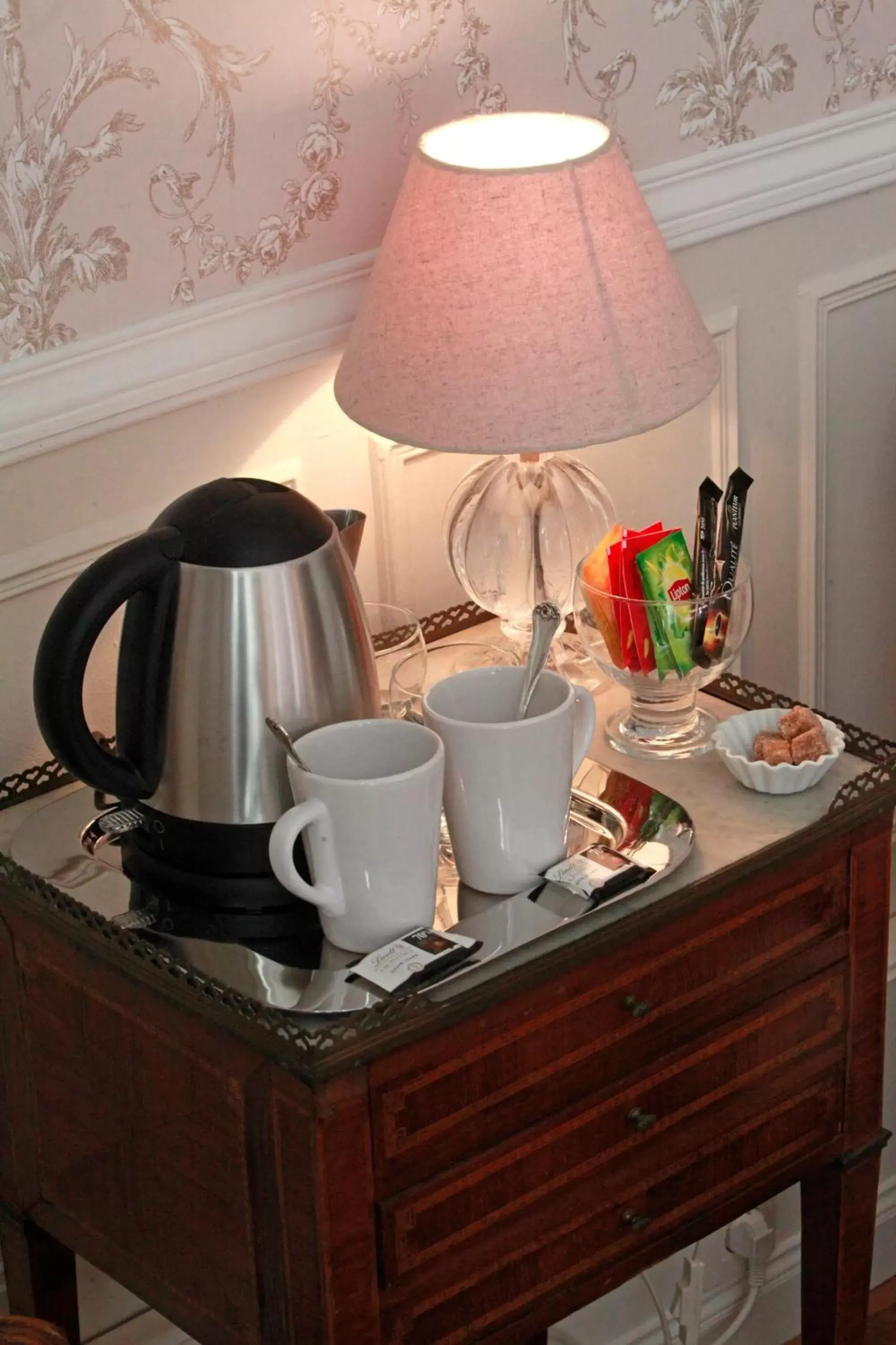 Coffee/tea facilities in Les Chambres de Mathilde