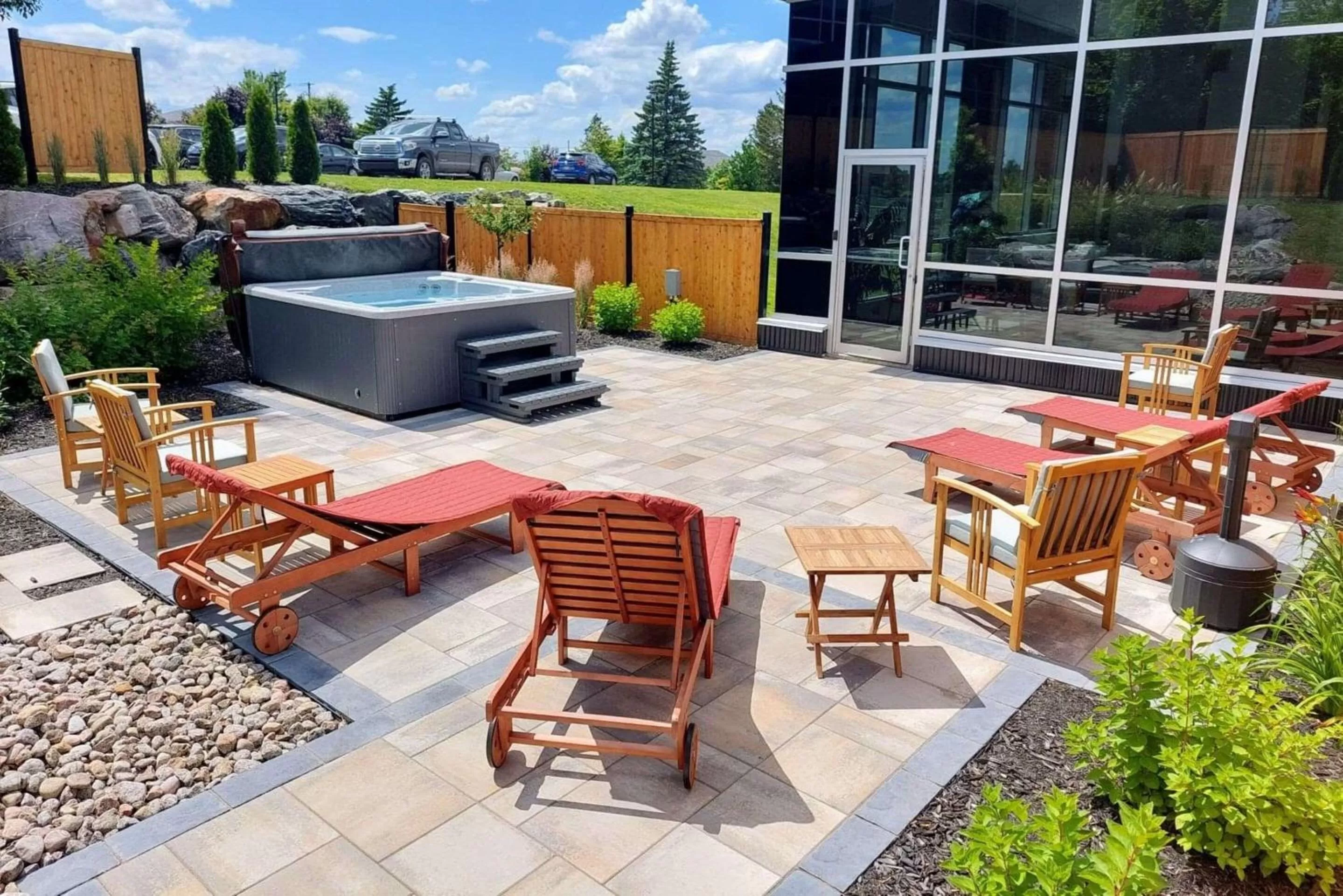 Swimming pool in Quality Inn & Suites Victoriaville