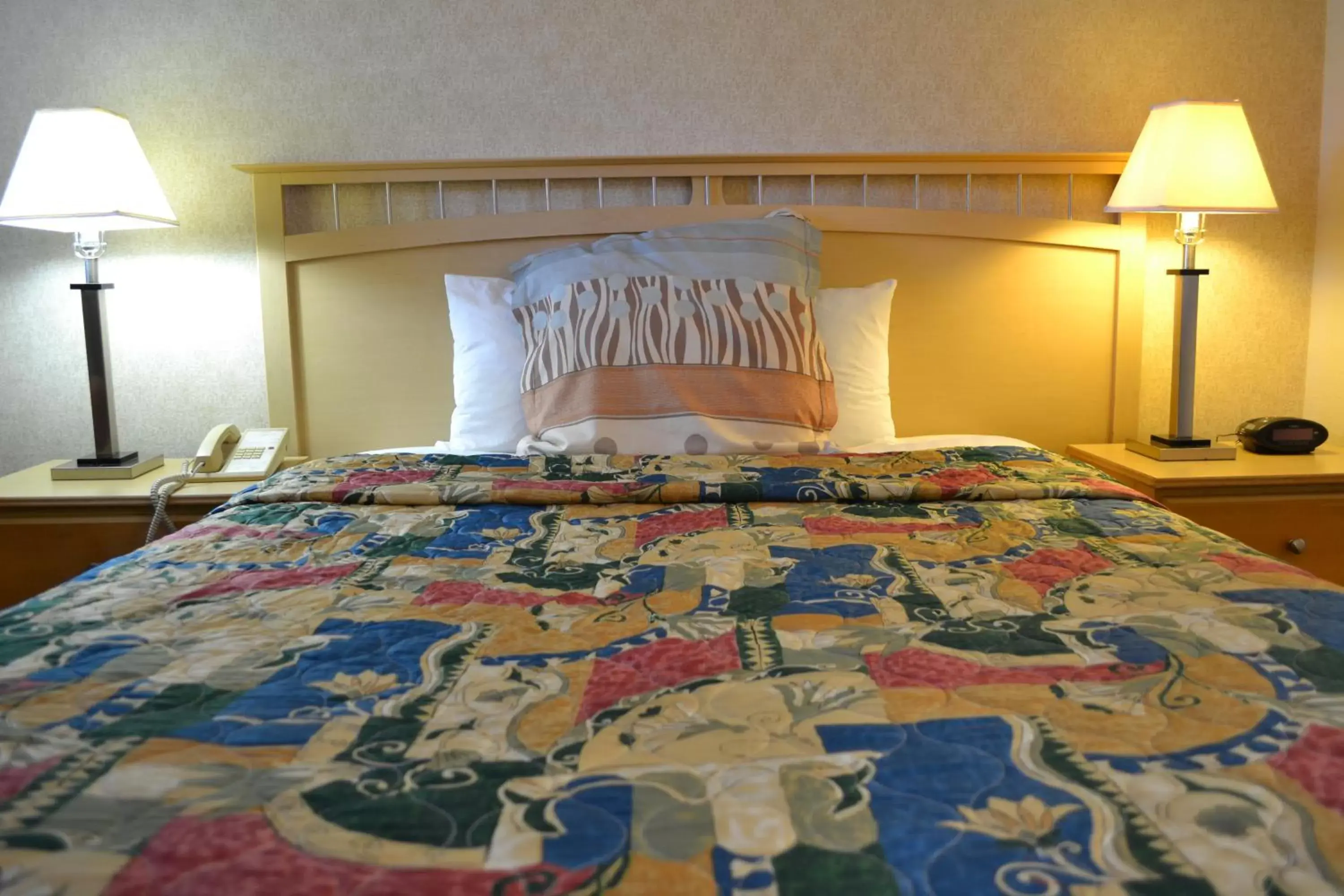 Bed in Valley Inn San Jose